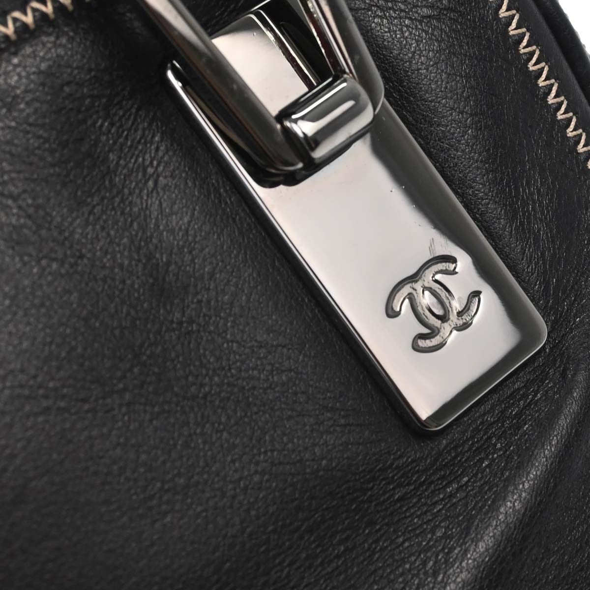 Chanel Chanel CC Bowler Leather Size ONE SIZE - 10 Thumbnail