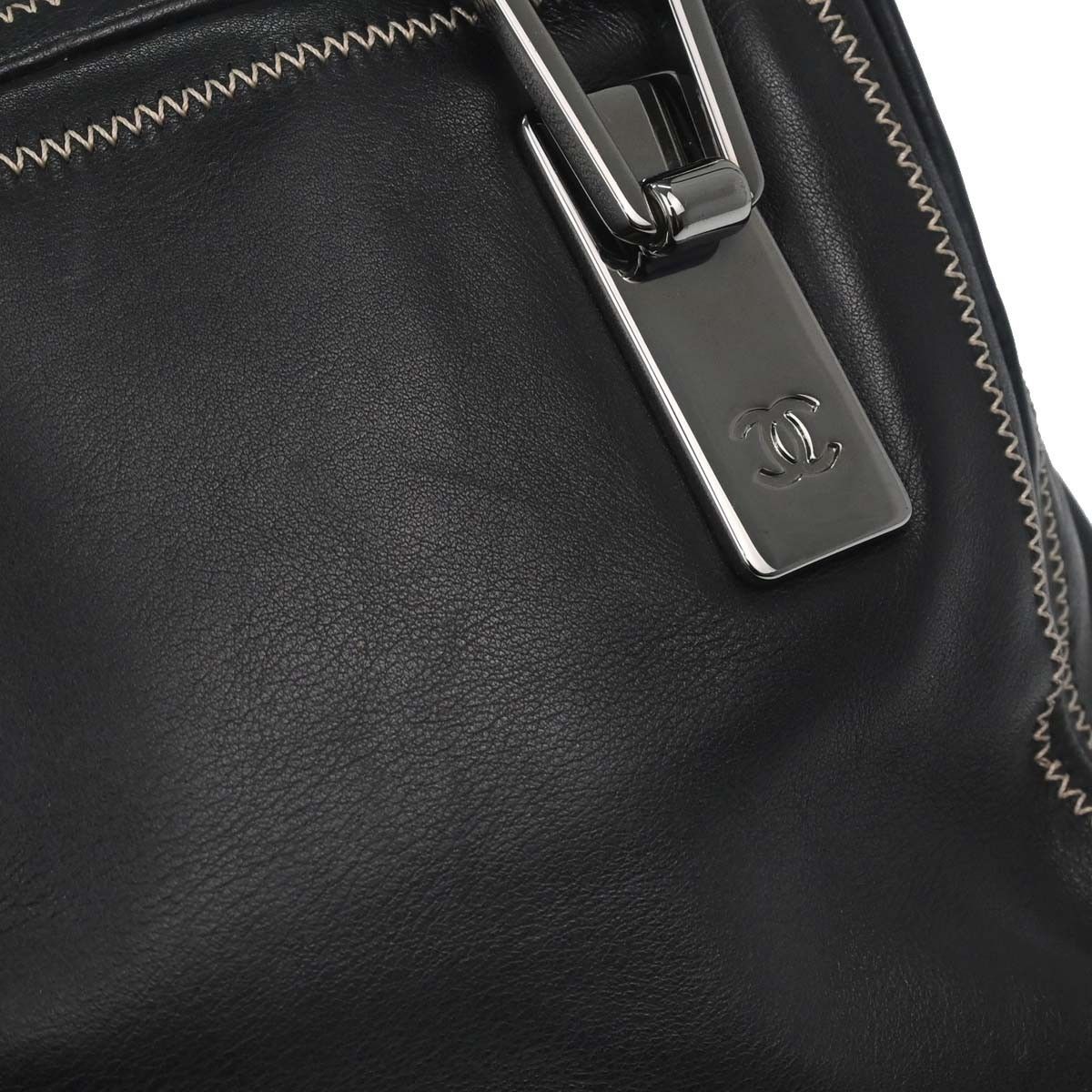 Chanel Chanel CC Bowler Leather Size ONE SIZE - 14 Thumbnail