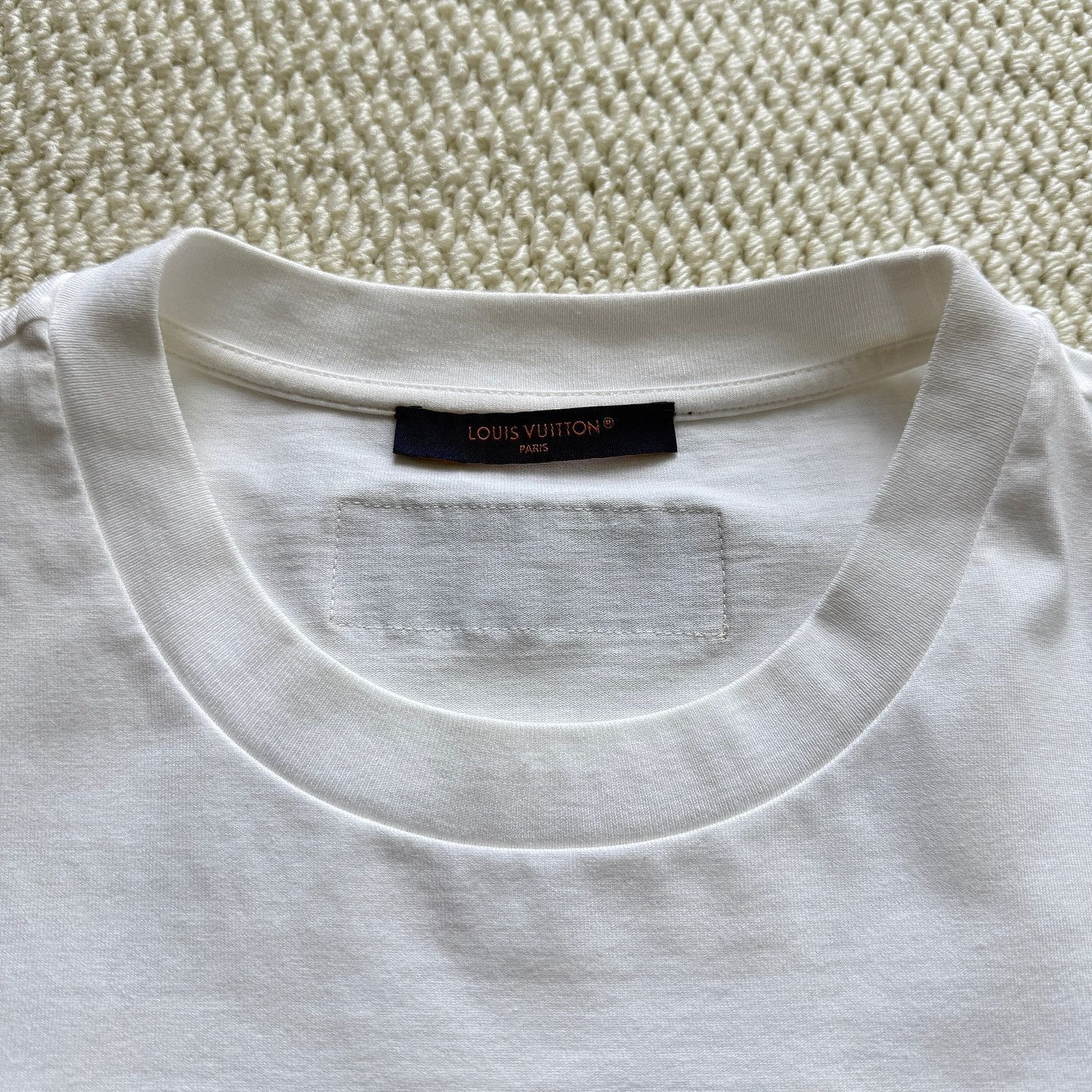 Louis Vuitton Louis Vuitton Graphic Logo T-Shirt Size L Size US L / EU 52-54 / 3 - 3 Thumbnail