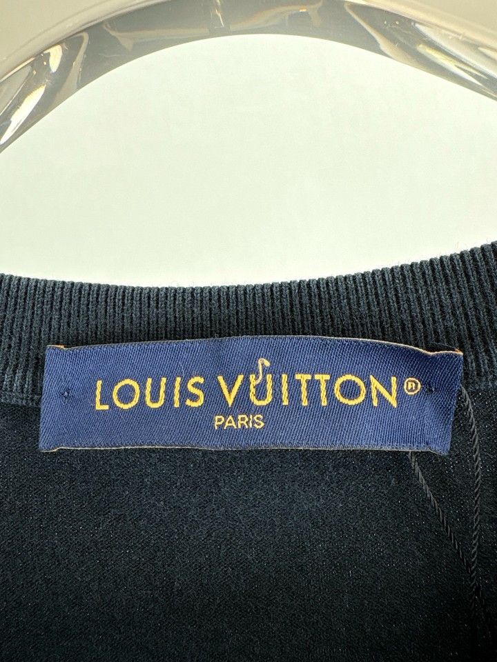 Louis Vuitton Louis Vuitton Logo Embroidered T-Shirt Size L Size US L / EU 52-54 / 3 - 3 Thumbnail