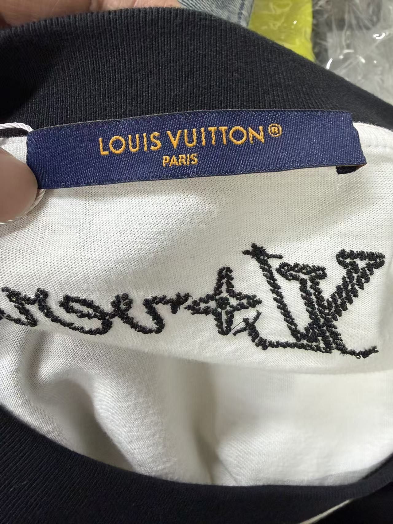 Louis Vuitton Louis Vuitton LV Lovers Interstate T-Shirt Size XL Size US XL / EU 56 / 4 - 3 Thumbnail