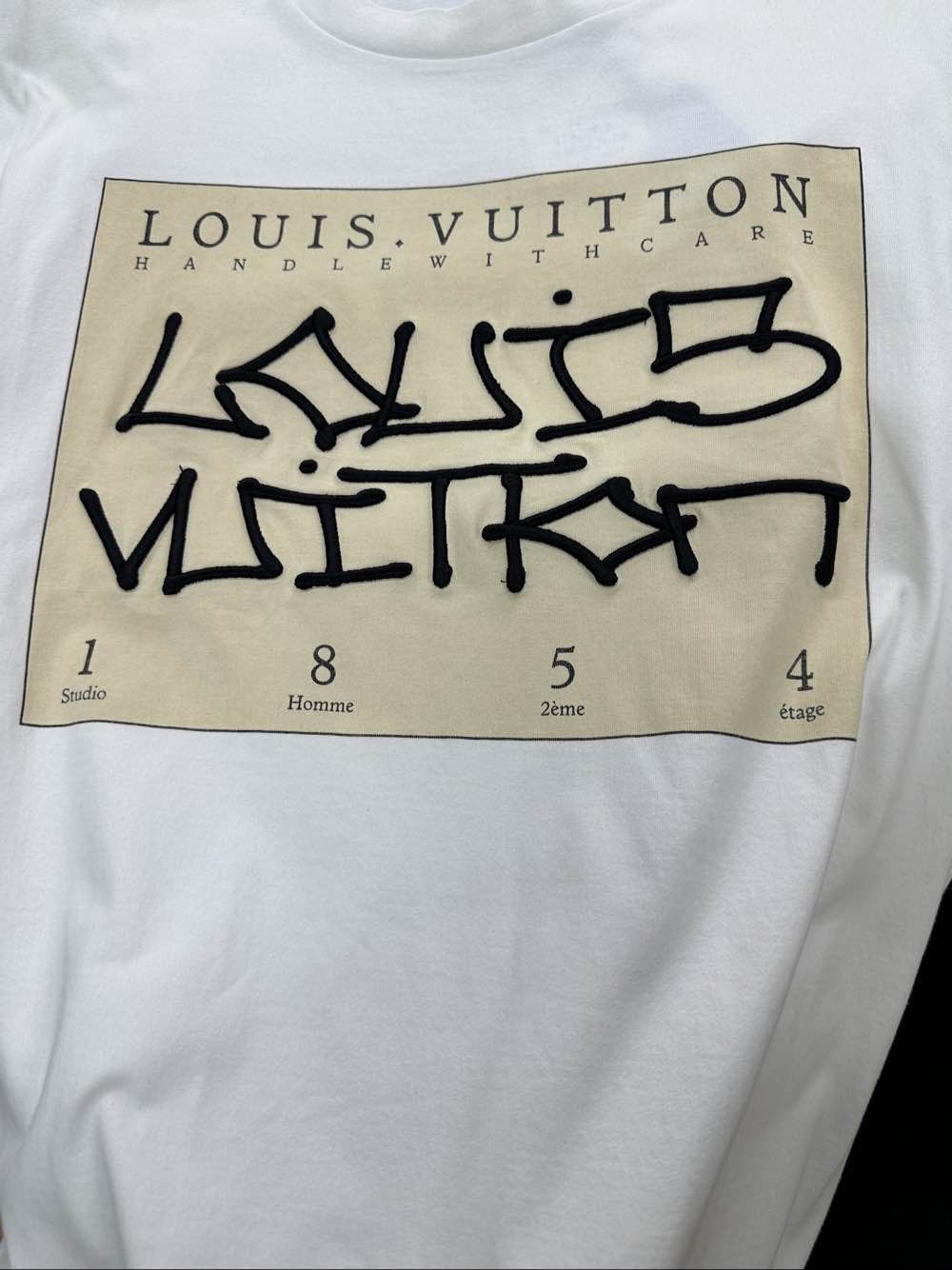 Louis Vuitton Louis Vuitton Handle With Care Graphic T-Shirt Size XXL Size US XXL / EU 58 / 5 - 6 Thumbnail