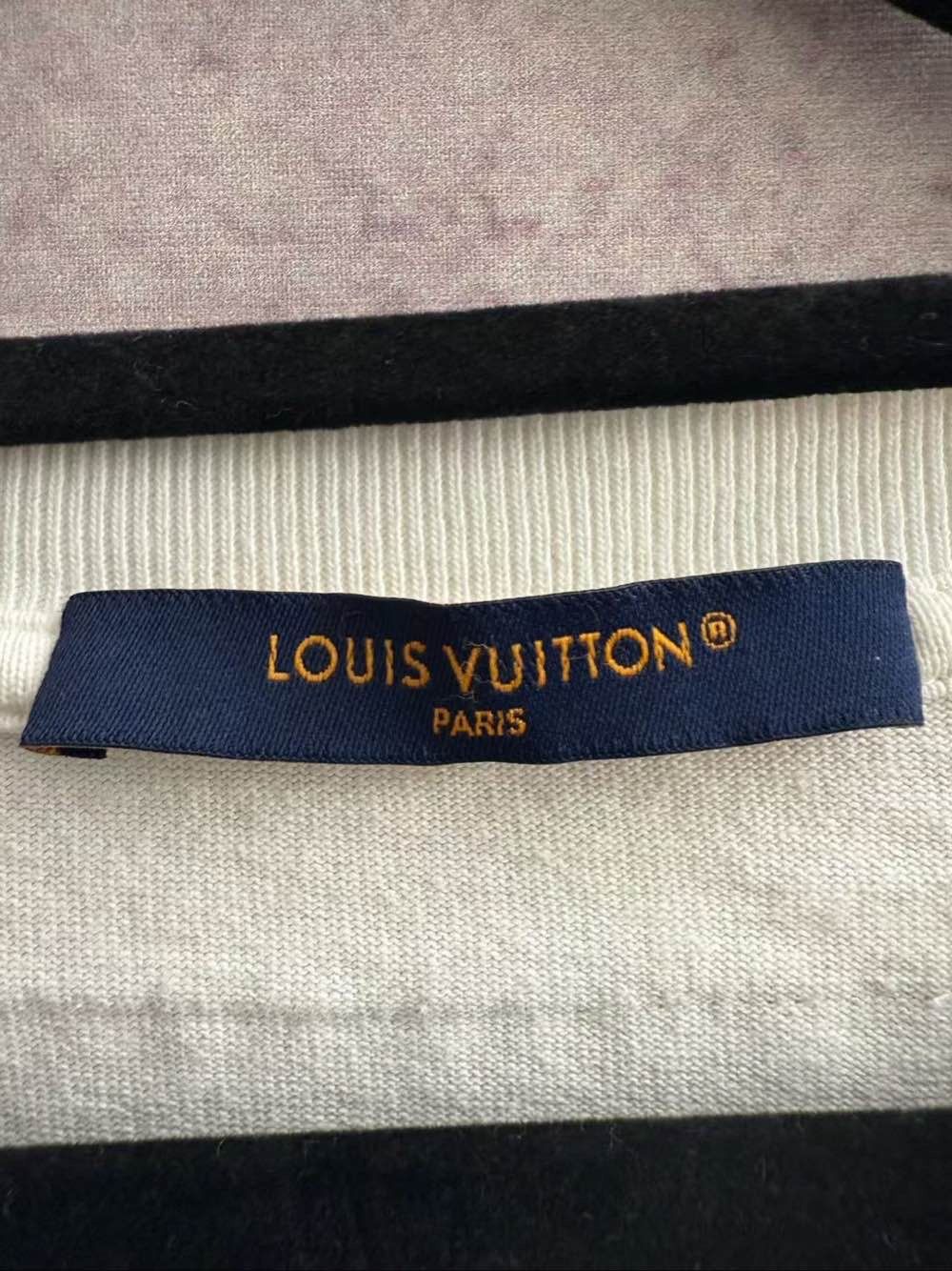 Louis Vuitton Louis Vuitton Rainbow Logo T-Shirt Size XL Size US XL / EU 56 / 4 - 3 Thumbnail