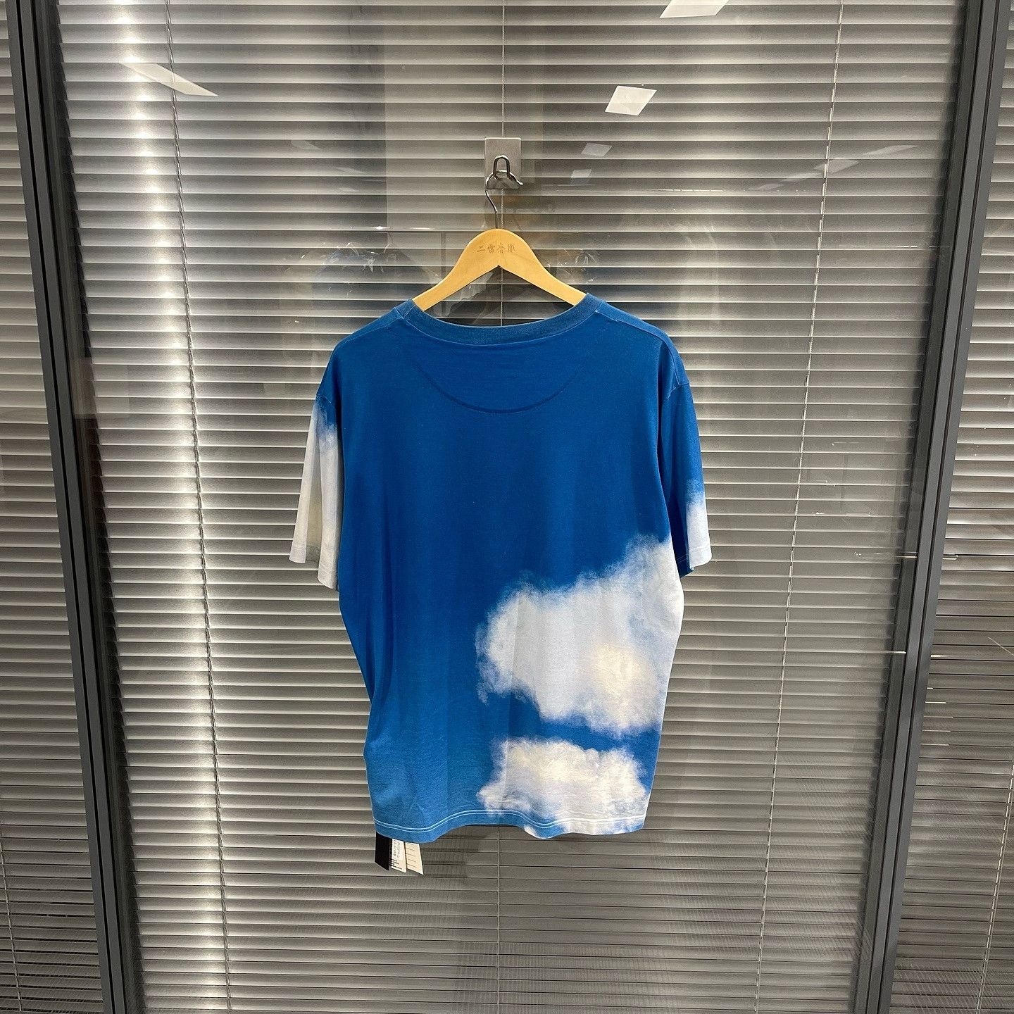 Louis Vuitton Louis Vuitton Heaven on Earth Cloud T-Shirt XL Size US XL / EU 56 / 4 - 2 Thumbnail
