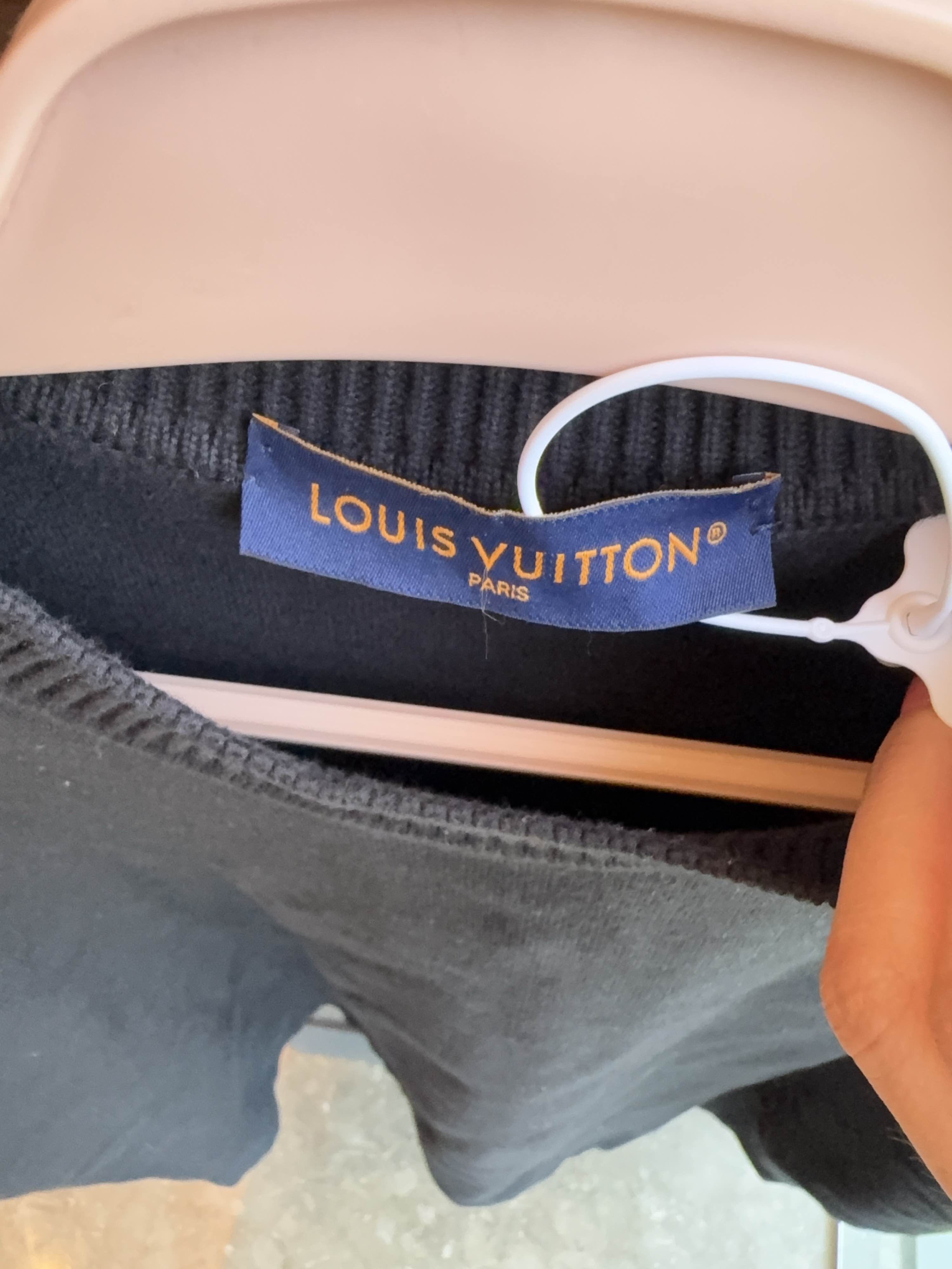 Louis Vuitton Louis Vuitton Logo T-Shirt Size L Size US L / EU 52-54 / 3 - 3 Thumbnail
