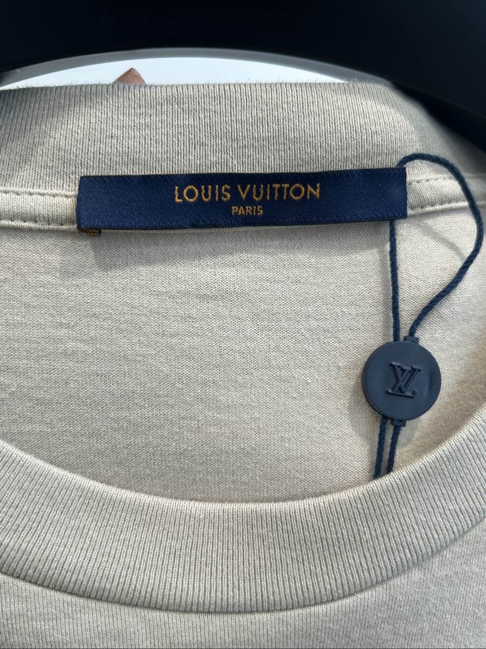 Louis Vuitton Louis Vuitton Map Rhinestone T-Shirt XL Size US XL / EU 56 / 4 - 3 Thumbnail