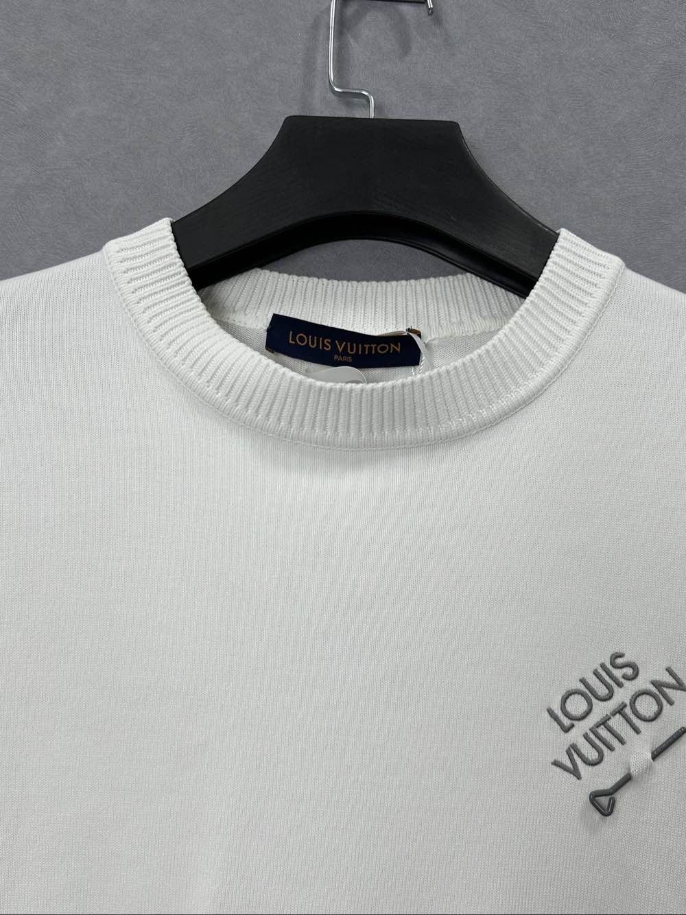 Louis Vuitton Louis Vuitton Logo Short Sleeve T-Shirt Size M Size US M / EU 48-50 / 2 - 6 Thumbnail