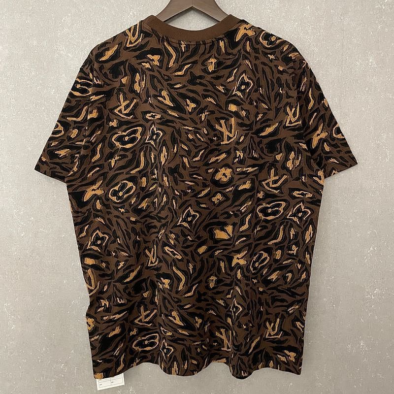 Louis Vuitton Louis Vuitton Monogram Graphic Short Sleeve T-Shirt Size XL Size US XL / EU 56 / 4 - 2 Thumbnail