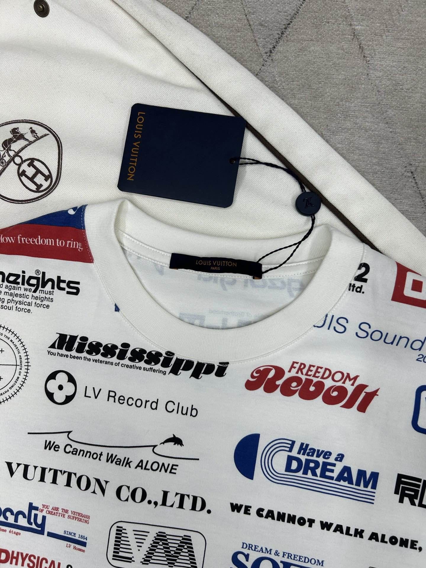 Louis Vuitton Louis Vuitton Multi Logo Graphic T-Shirt Size S Size US S / EU 44-46 / 1 - 3 Thumbnail