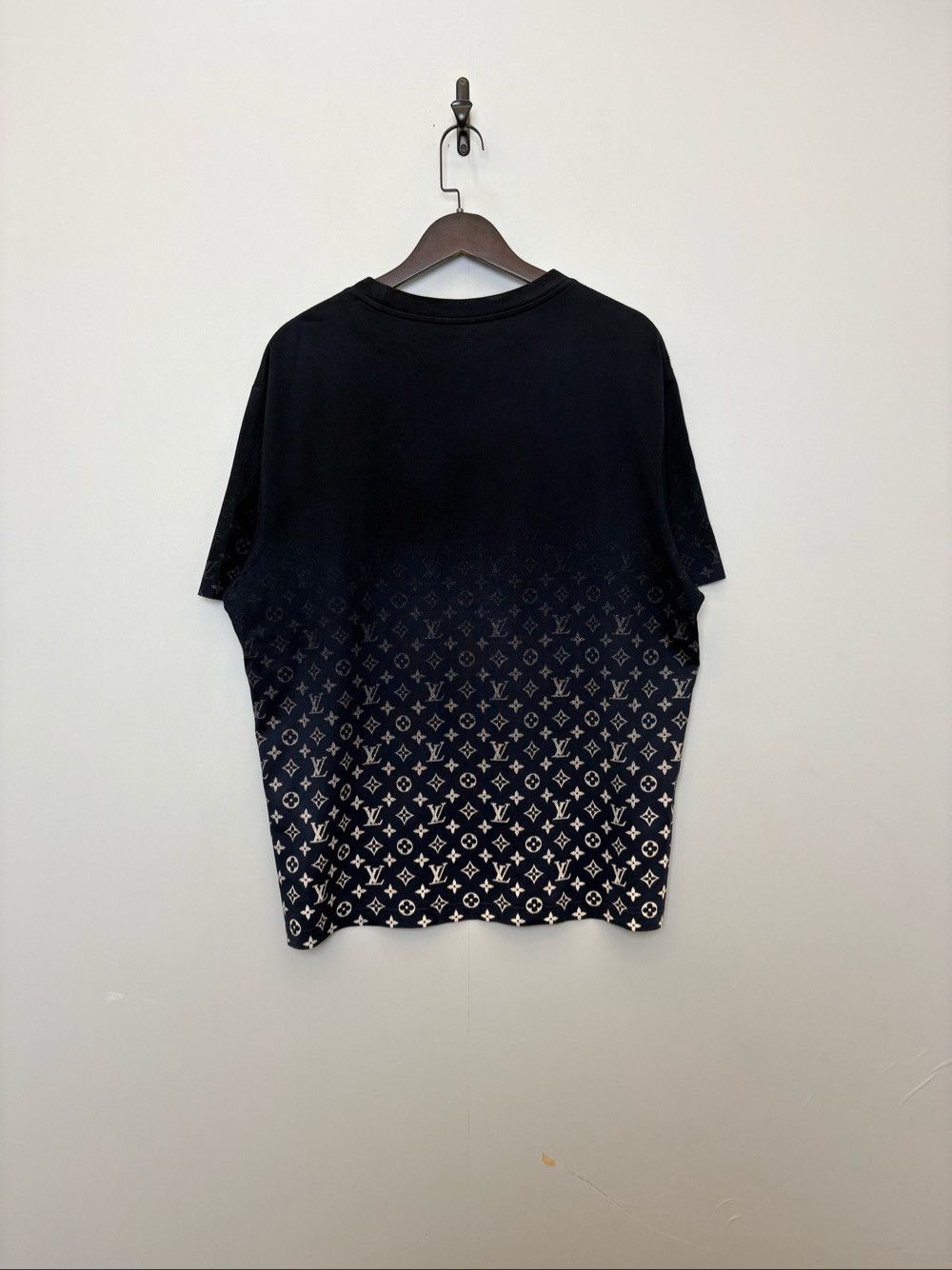 Louis Vuitton Louis Vuitton Monogram Gradient T-Shirt Size XXL Size US XXL / EU 58 / 5 - 2 Thumbnail