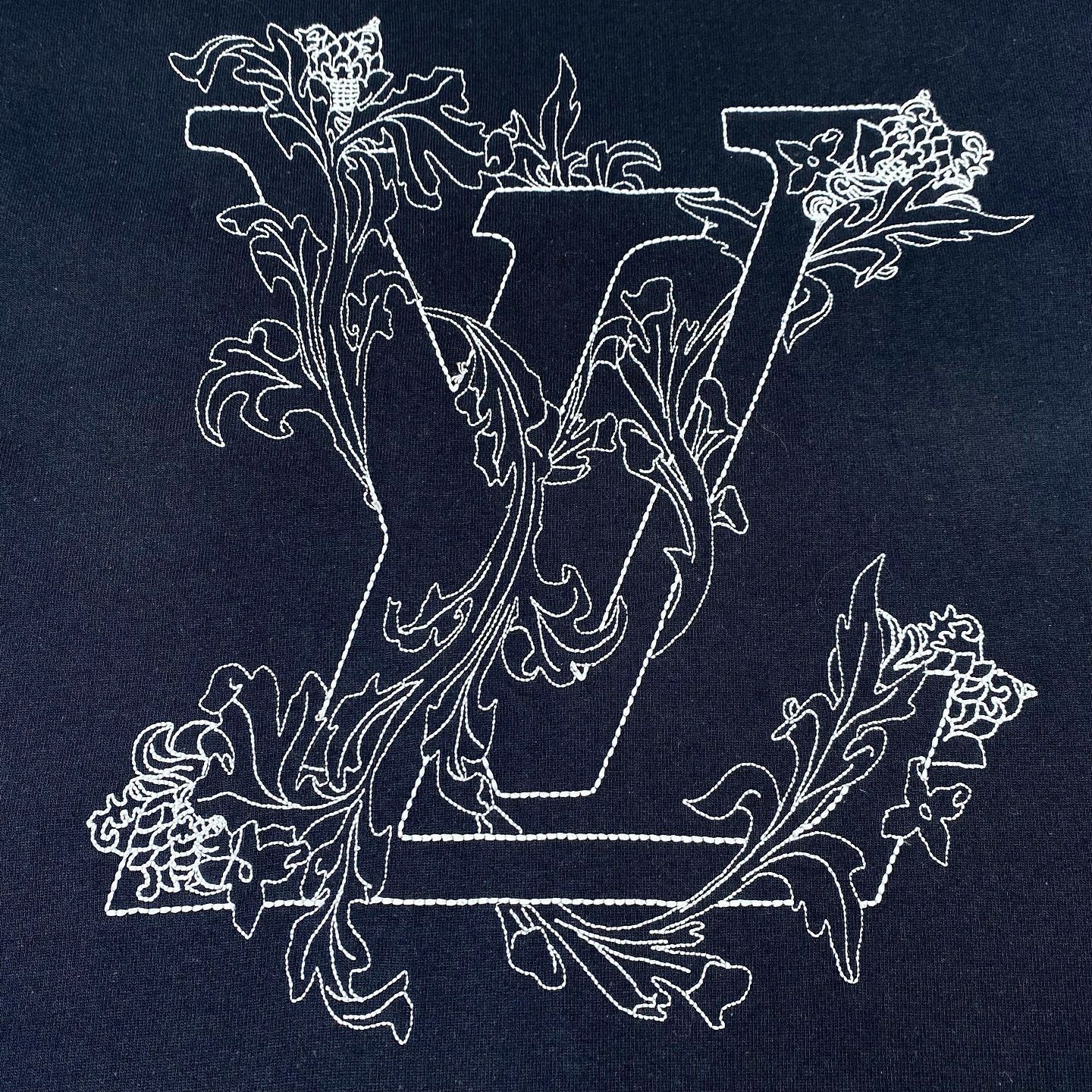 Louis Vuitton Louis Vuitton Floral Embroidered T-Shirt Size S Size US S / EU 44-46 / 1 - 7 Thumbnail
