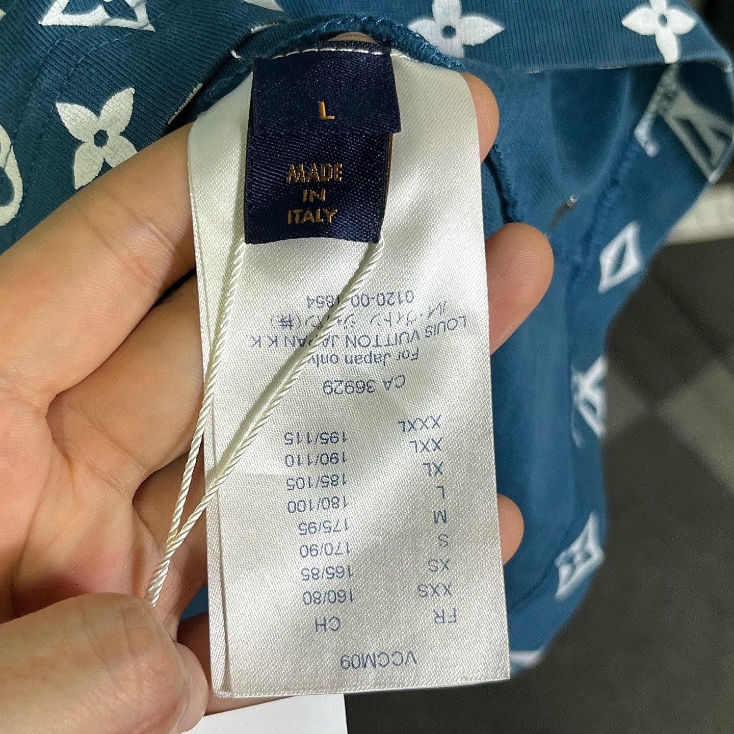 Louis Vuitton Louis Vuitton Monogram Gradient T-Shirt Size L Size US L / EU 52-54 / 3 - 4 Thumbnail
