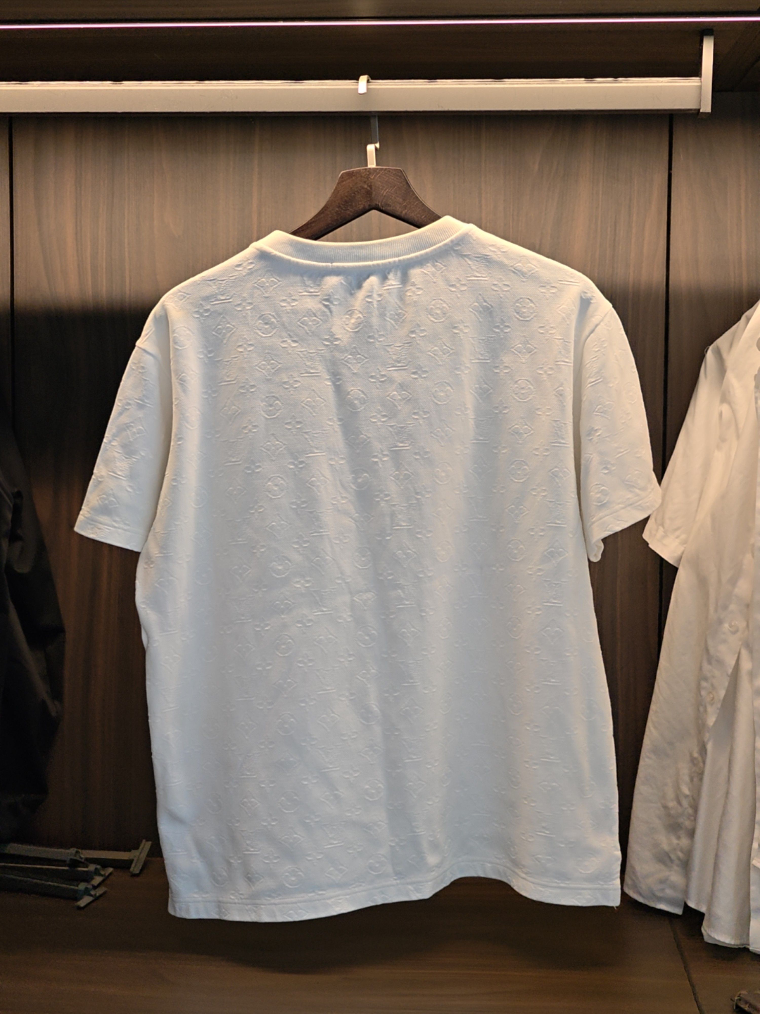 Louis Vuitton Louis Vuitton Monogram Pocket T-Shirt L Size US L / EU 52-54 / 3 - 2 Thumbnail