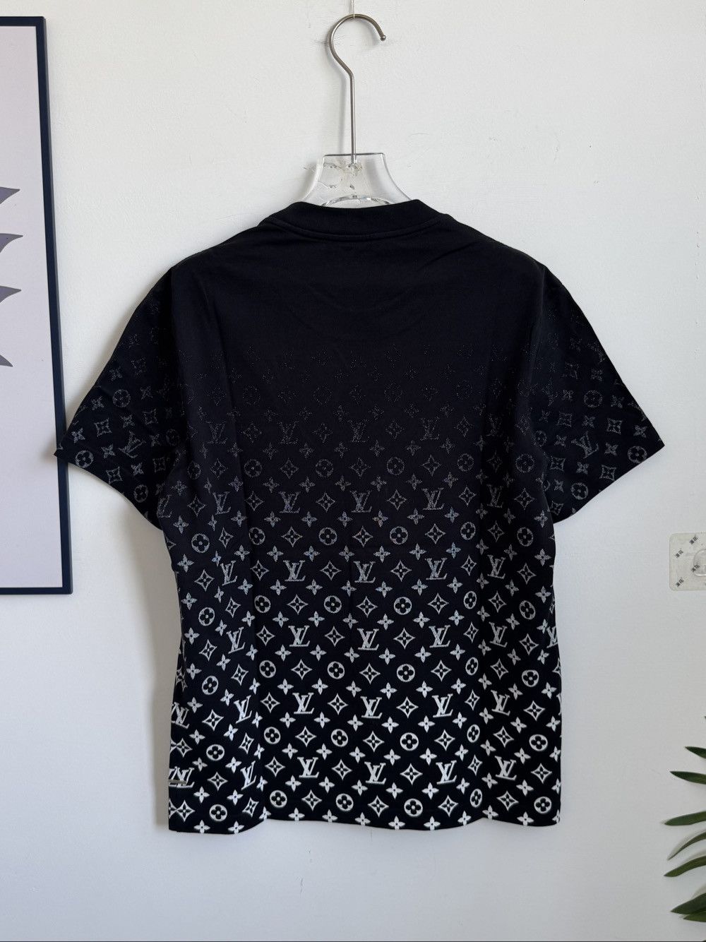 Louis Vuitton Louis Vuitton Monogram Gradient T-Shirt Size XS Size US XS / EU 42 / 0 - 2 Thumbnail