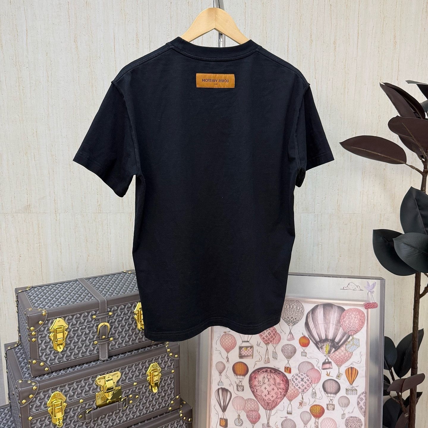 Louis Vuitton Louis Vuitton Logo T-Shirt Size S Size US S / EU 44-46 / 1 - 2 Thumbnail