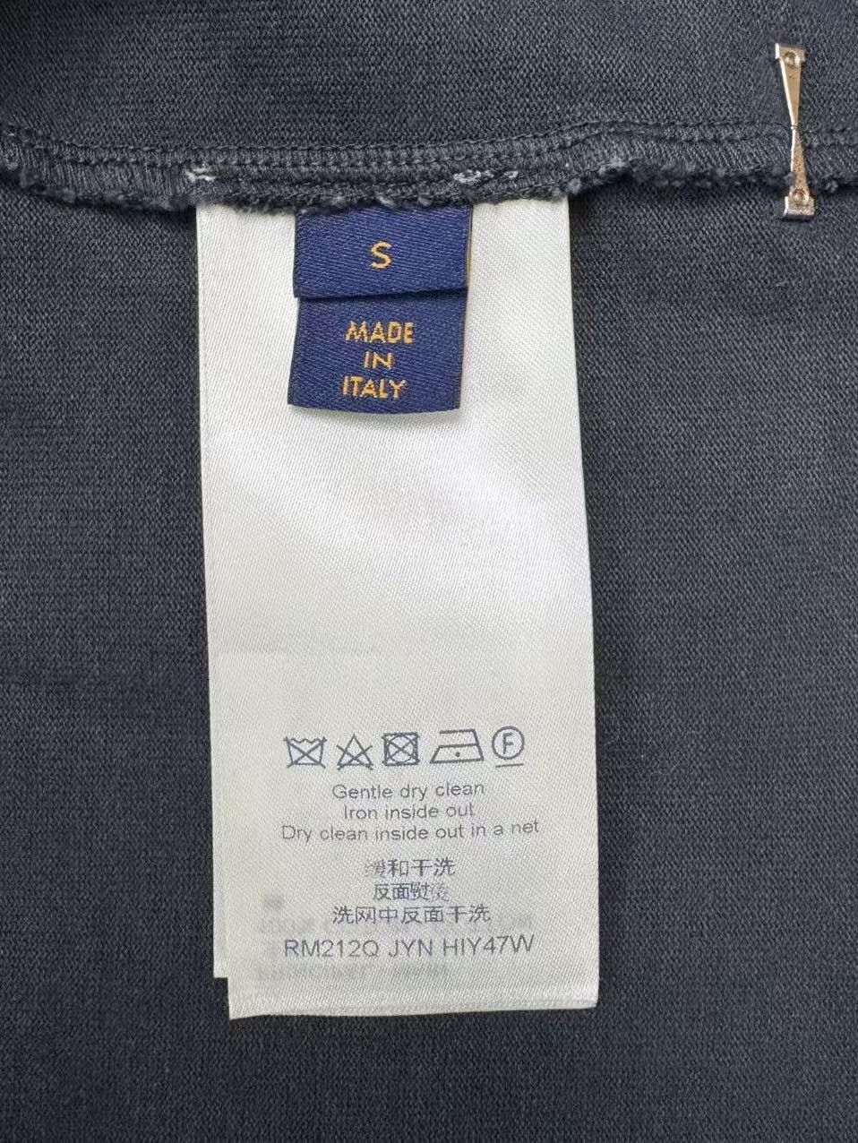 Louis Vuitton Louis Vuitton Staples Edition Logo T-Shirt Size S Size US S / EU 44-46 / 1 - 4 Thumbnail