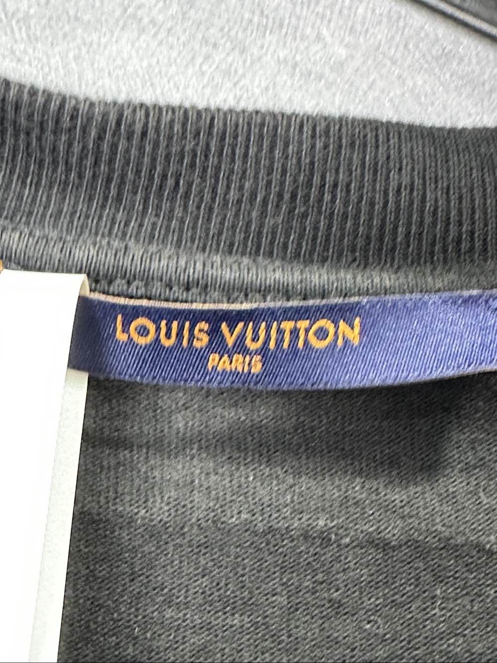 Louis Vuitton Louis Vuitton Textured Pocket T-Shirt Size L Size US L / EU 52-54 / 3 - 3 Thumbnail