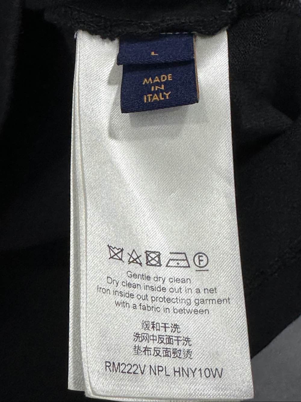 Louis Vuitton Louis Vuitton Textured Pocket T-Shirt Size L Size US L / EU 52-54 / 3 - 4 Thumbnail