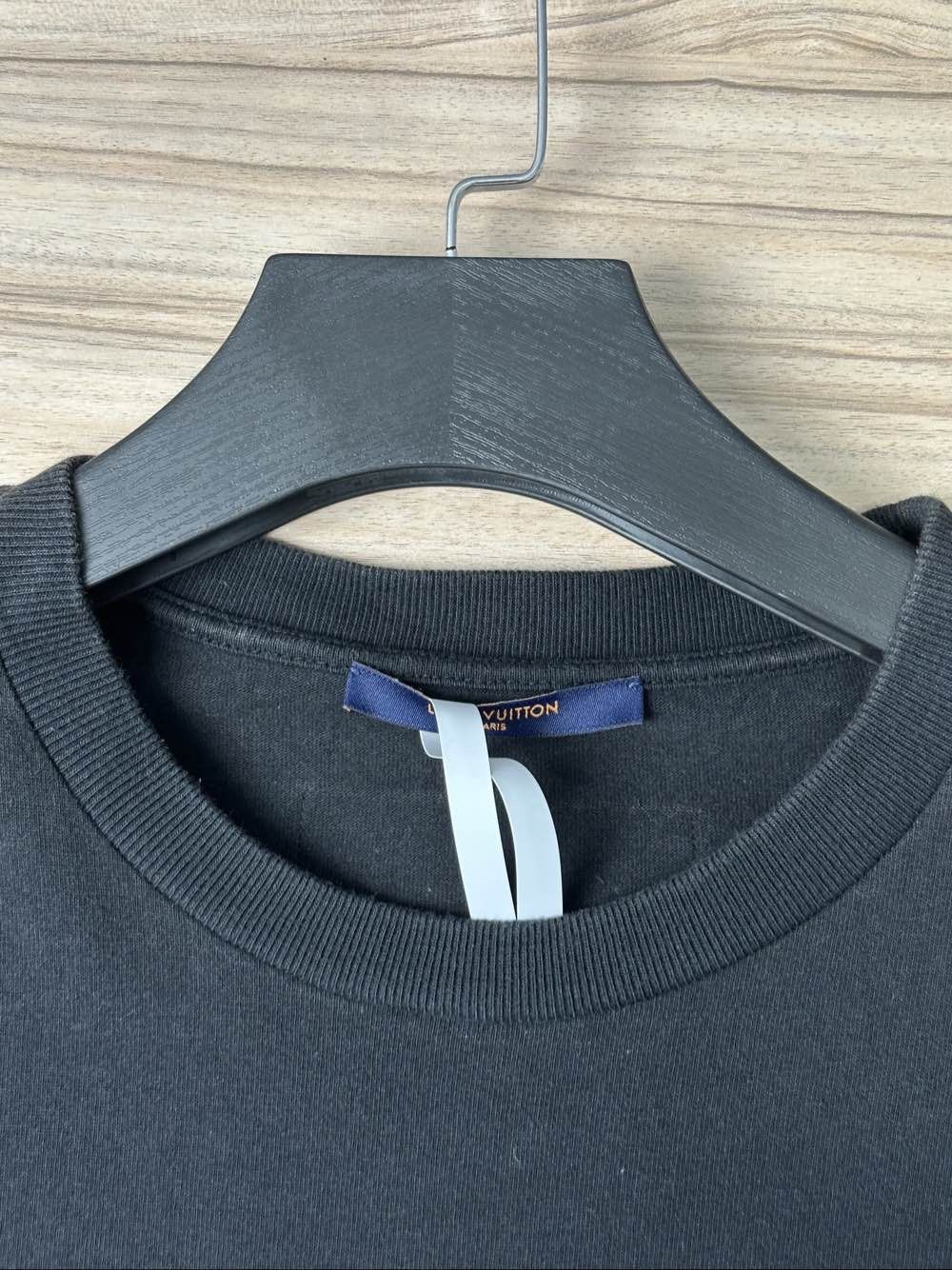 Louis Vuitton Louis Vuitton Textured Pocket T-Shirt Size L Size US L / EU 52-54 / 3 - 6 Thumbnail