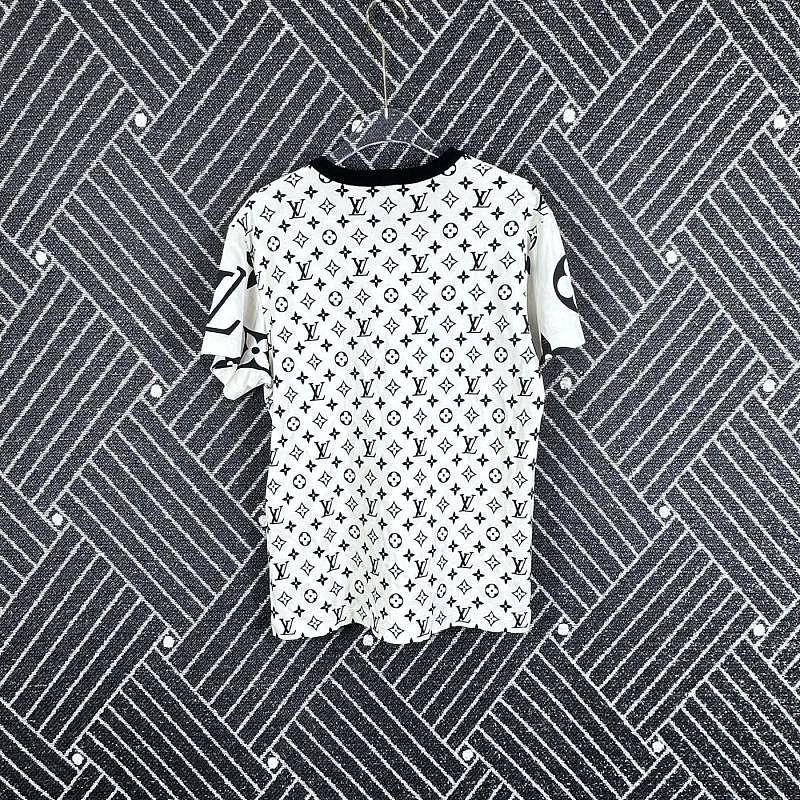Louis Vuitton Louis Vuitton Monogram Chain T-Shirt Size XS Size XS / US 0-2 / IT 36-38 - 2 Thumbnail