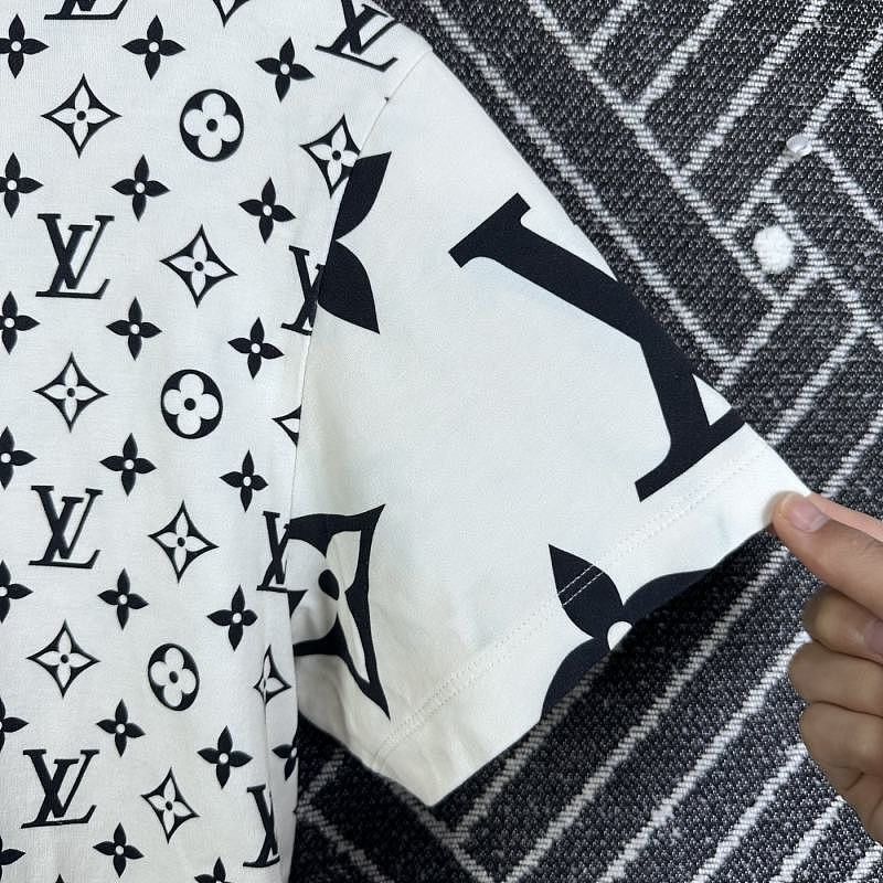 Louis Vuitton Louis Vuitton Monogram Chain T-Shirt Size XS Size XS / US 0-2 / IT 36-38 - 6 Thumbnail