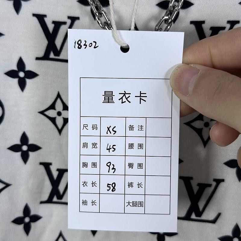 Louis Vuitton Louis Vuitton Monogram Chain T-Shirt Size XS Size XS / US 0-2 / IT 36-38 - 9 Thumbnail