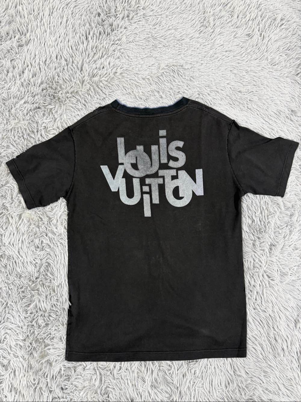 Louis Vuitton Louis Vuitton Logo T-Shirt Size L Size US L / EU 52-54 / 3 - 2 Thumbnail