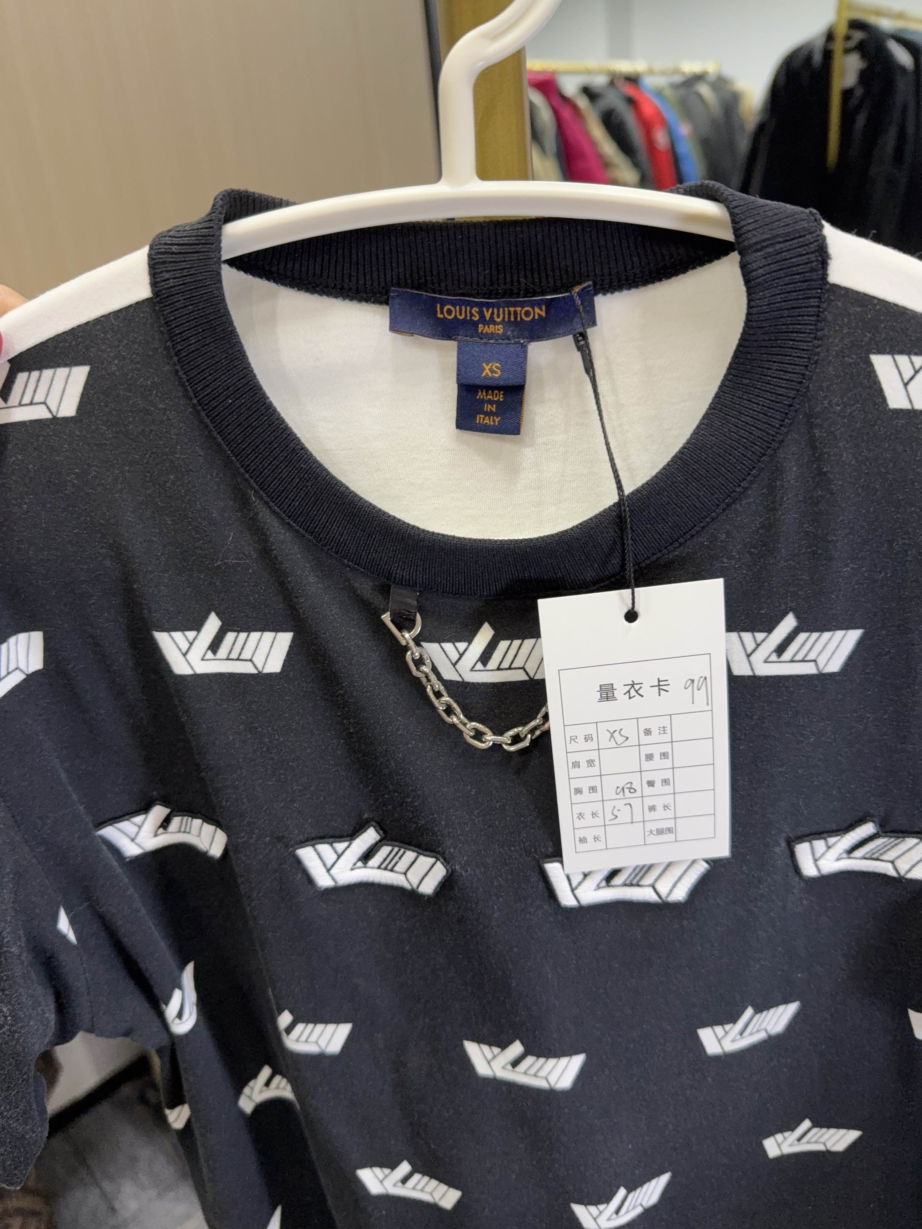 Louis Vuitton Louis Vuitton Logo Print T-Shirt XS Size US XS / EU 42 / 0 - 6 Thumbnail