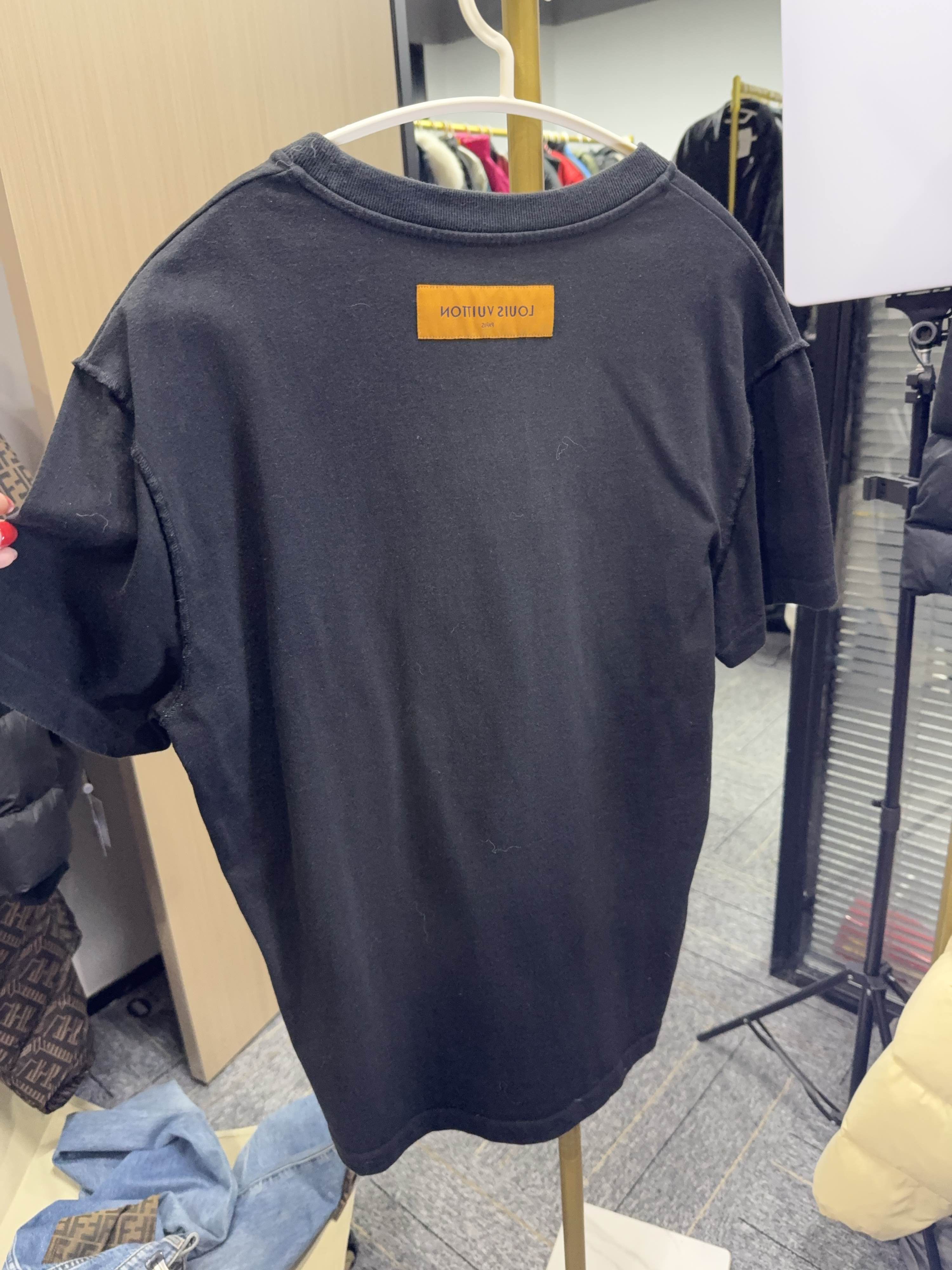 Louis Vuitton Louis Vuitton Pocket T-Shirt Size M Size US M / EU 48-50 / 2 - 2 Thumbnail
