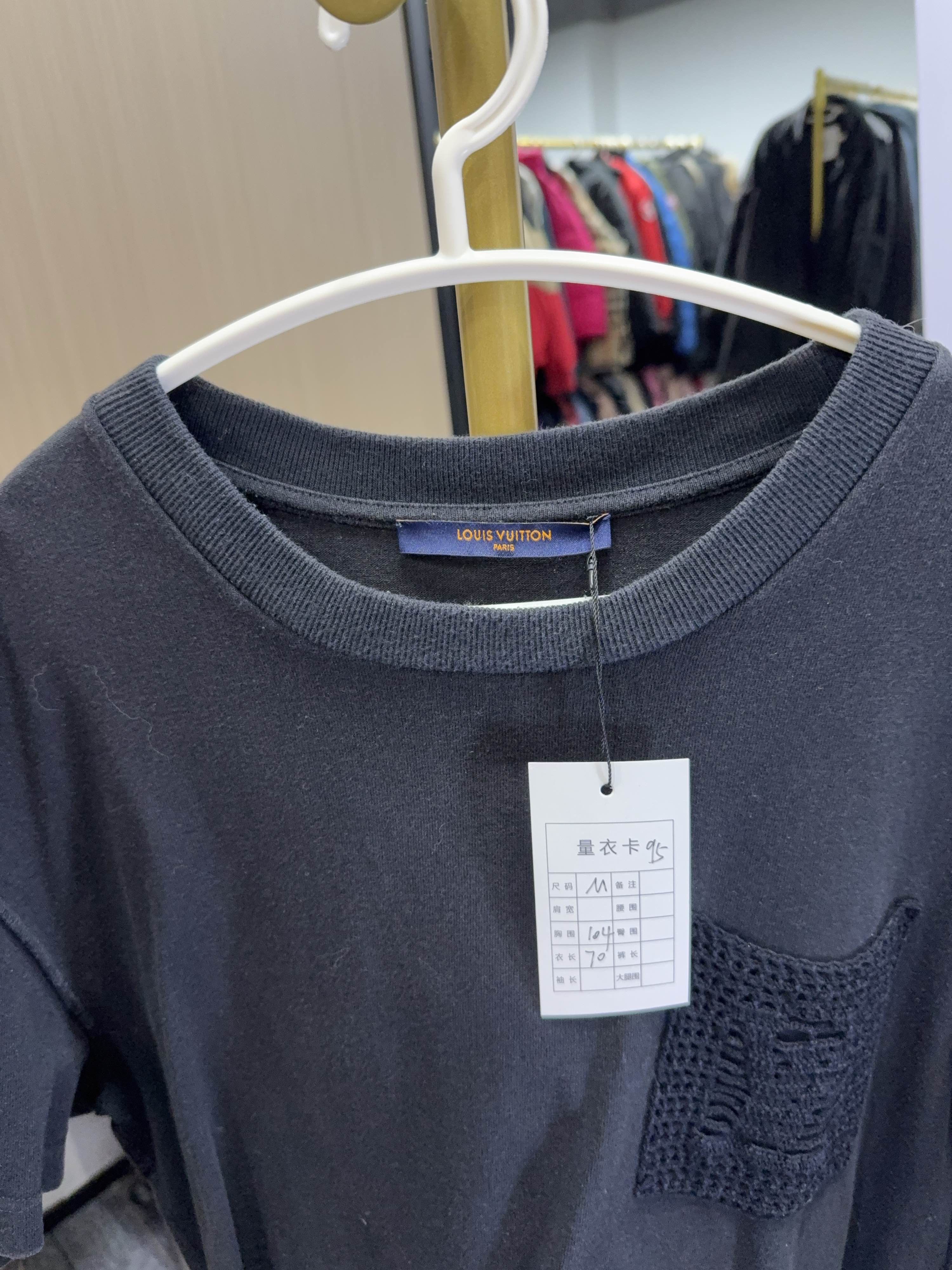 Louis Vuitton Louis Vuitton Pocket T-Shirt Size M Size US M / EU 48-50 / 2 - 6 Thumbnail