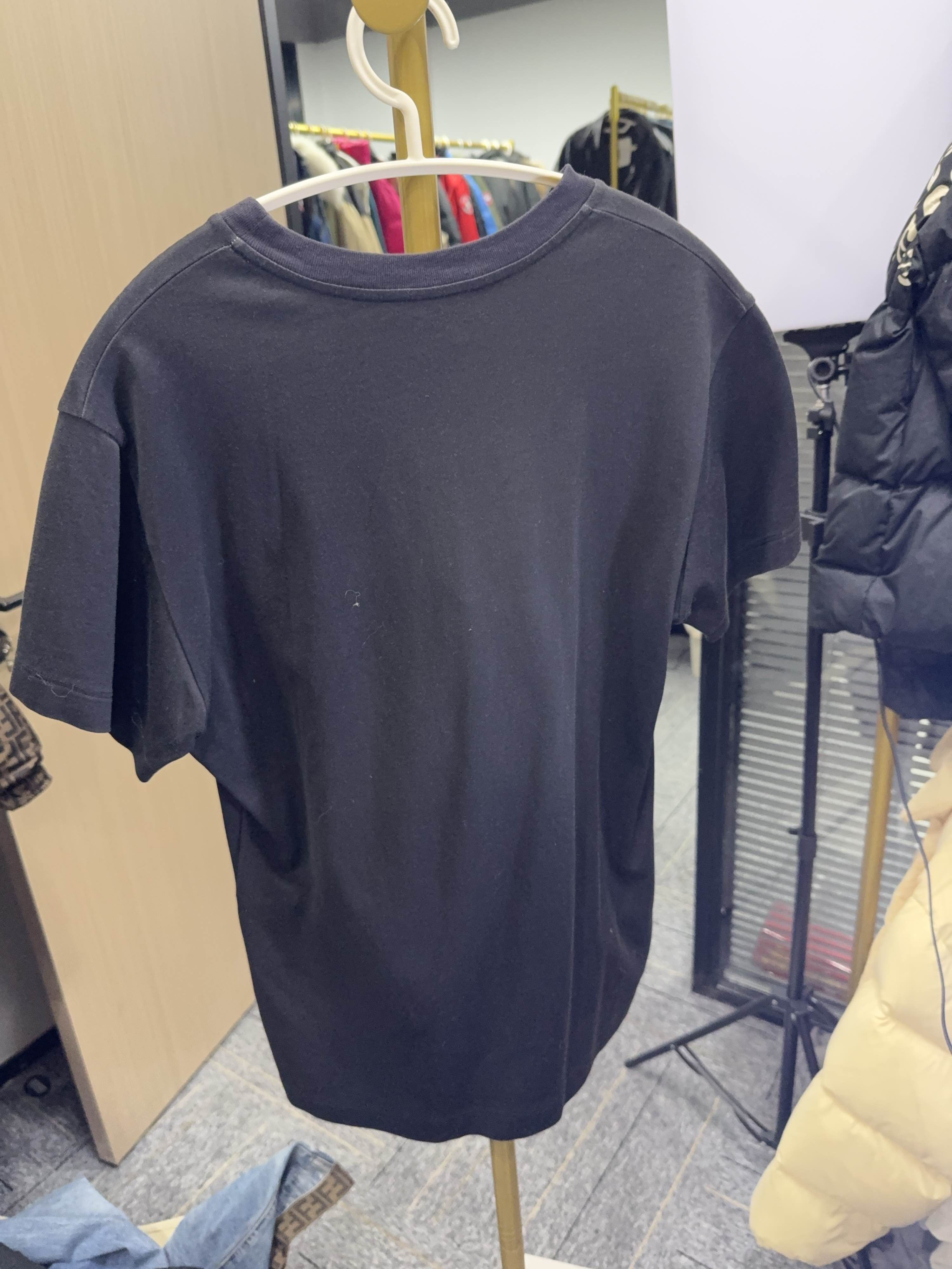 Louis Vuitton Louis Vuitton VHS Print T-Shirt Size M Size M / US 6-8 / IT 42-44 - 2 Thumbnail