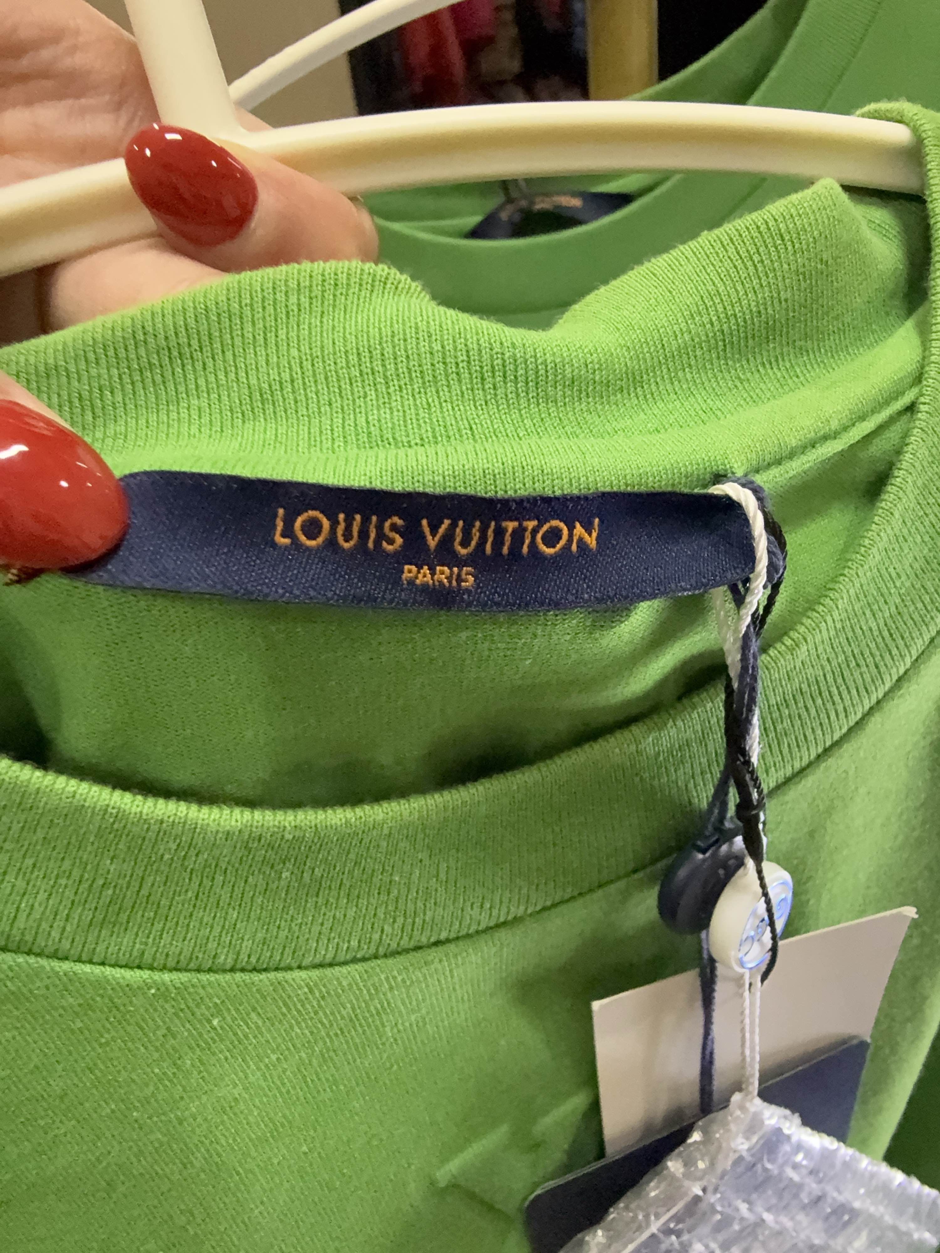 Louis Vuitton Louis Vuitton Green Logo Patch T-Shirt US S Size US S / EU 44-46 / 1 - 3 Thumbnail