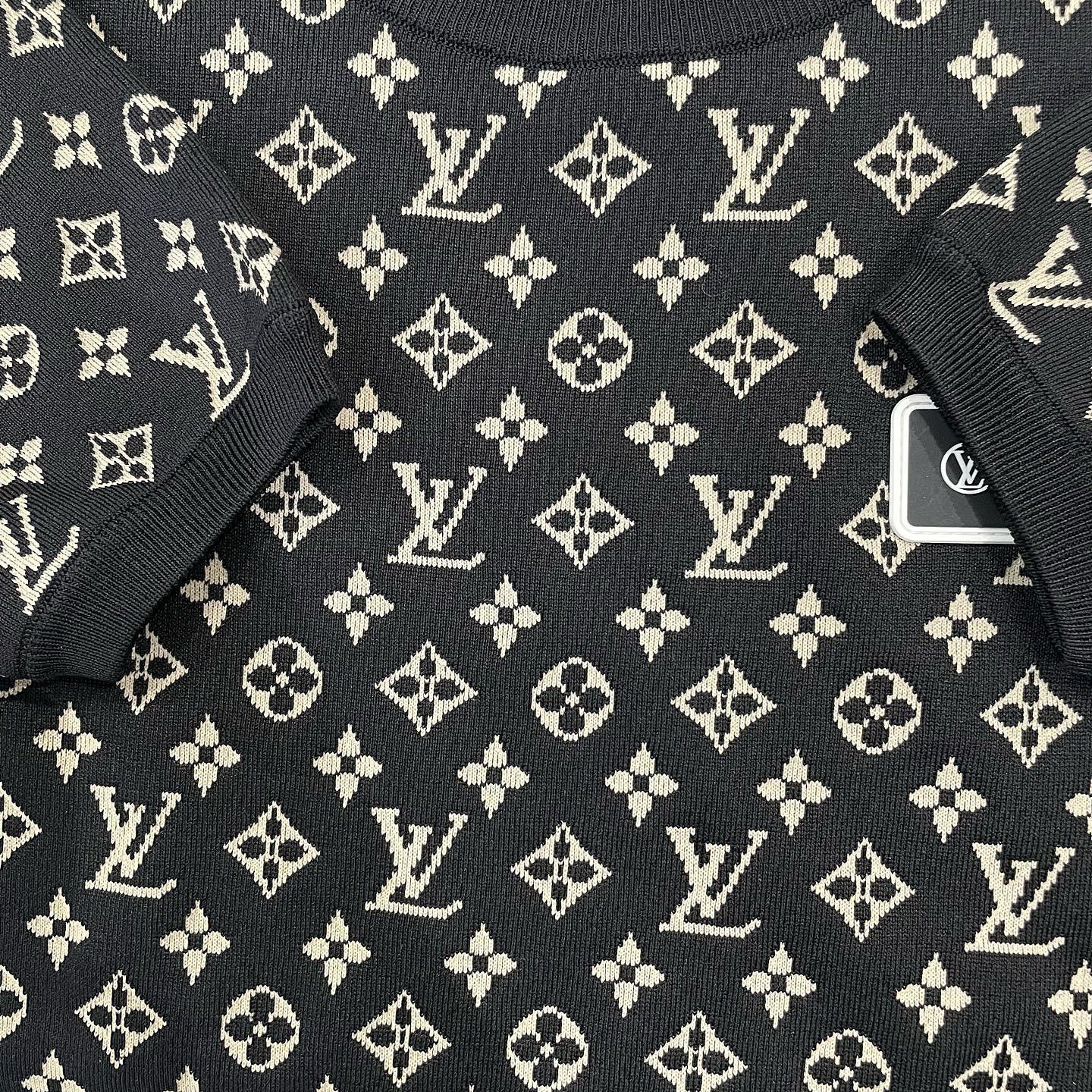 Louis Vuitton Louis Vuitton Monogram Knit Short Sleeve Top Size XS Size XS / US 0-2 / IT 36-38 - 6 Thumbnail