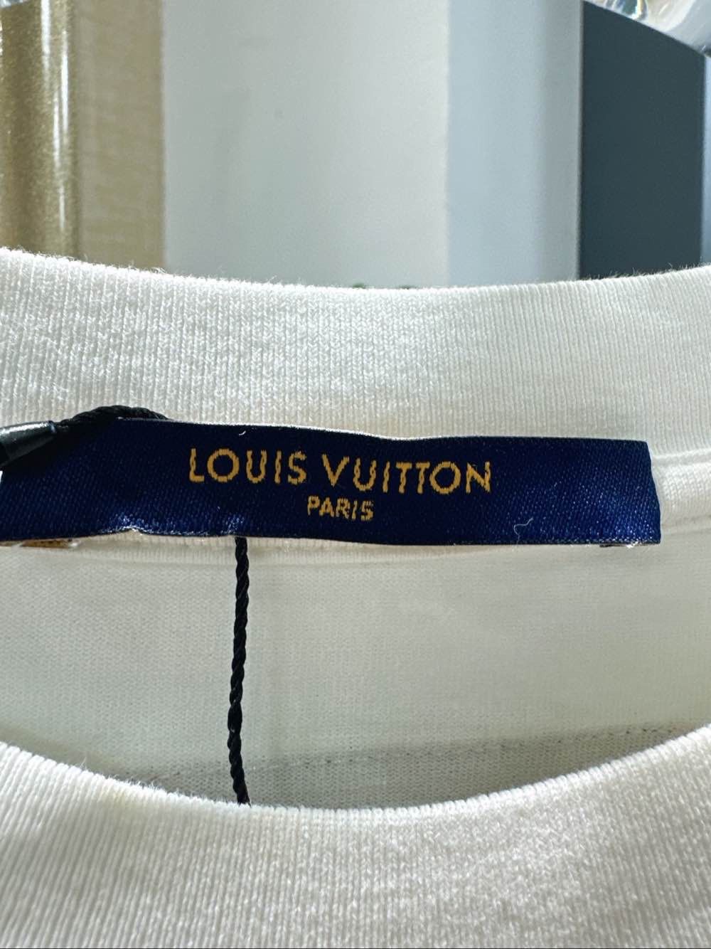 Louis Vuitton Louis Vuitton Graffiti Logo T-Shirt Size M Size US M / EU 48-50 / 2 - 3 Thumbnail