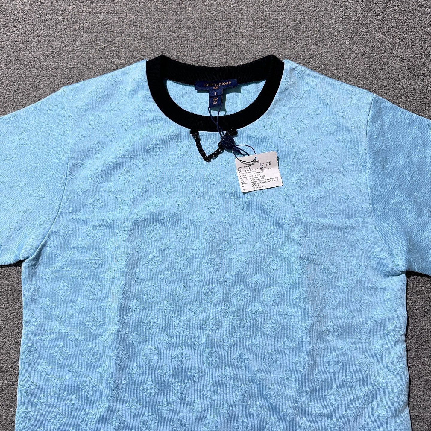Louis Vuitton Louis Vuitton Monogram Embossed T-Shirt Size S Size S / US 4 / IT 40 - 8 Thumbnail