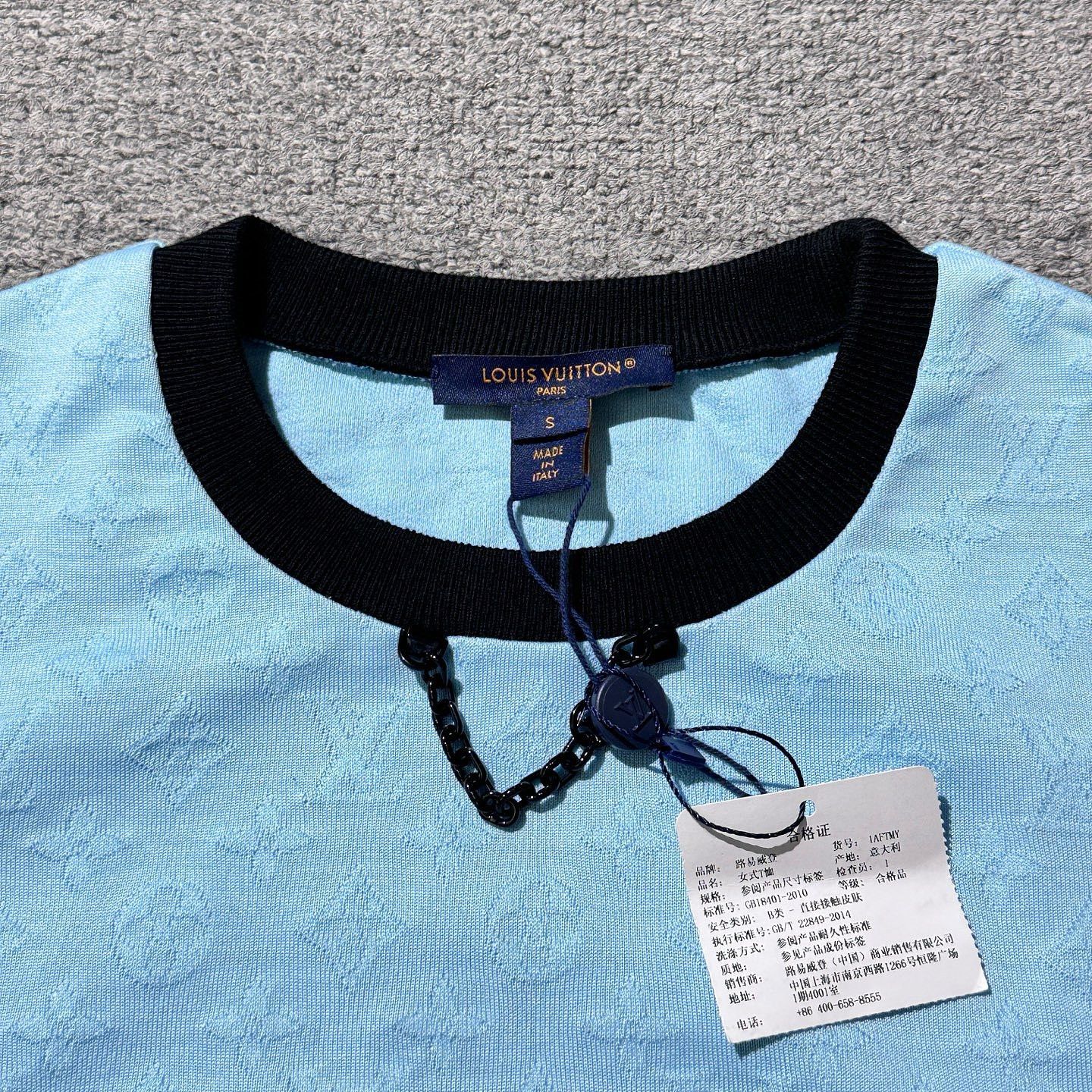 Louis Vuitton Louis Vuitton Monogram Embossed T-Shirt Size S Size S / US 4 / IT 40 - 3 Thumbnail