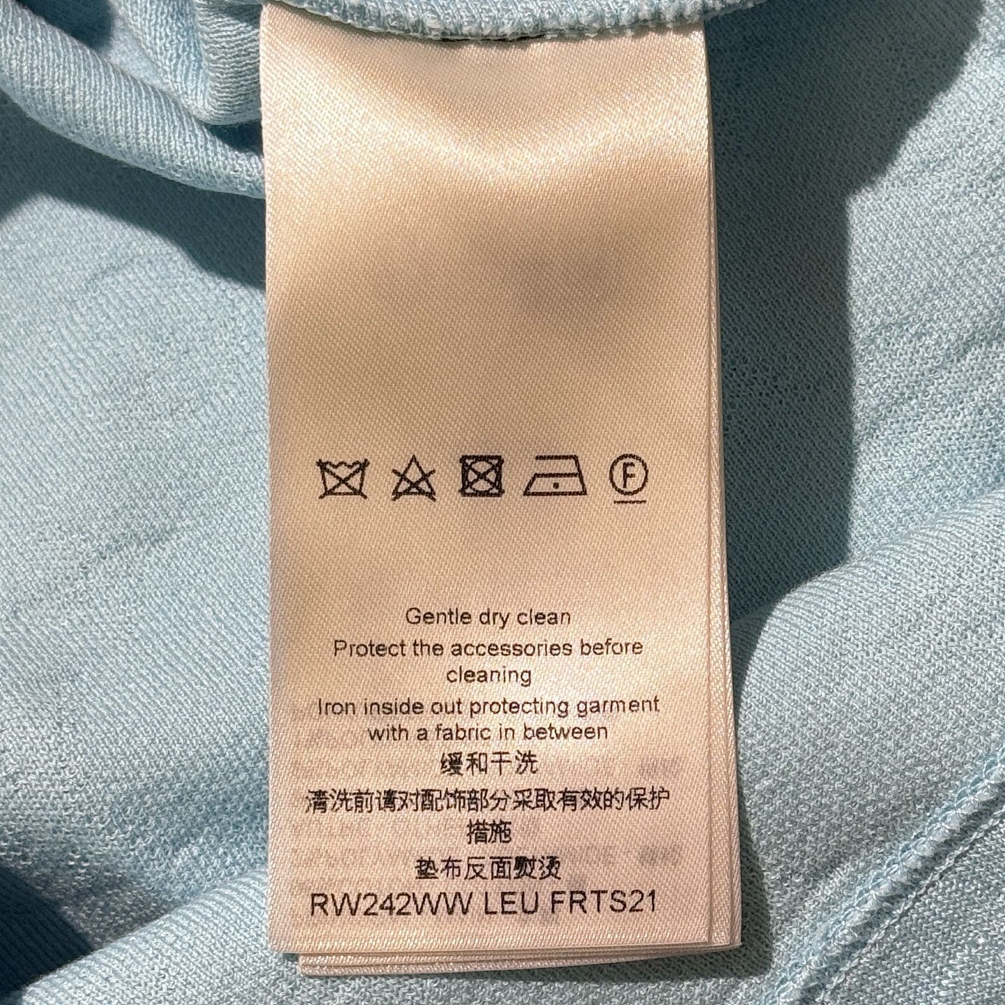Louis Vuitton Louis Vuitton Monogram Embossed T-Shirt Size S Size S / US 4 / IT 40 - 4 Thumbnail