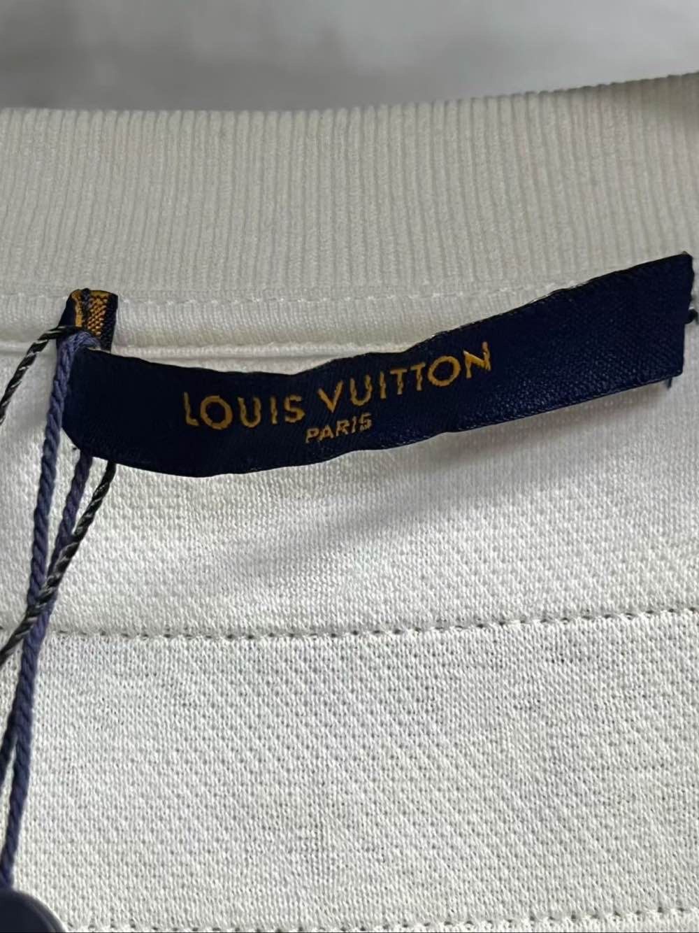 Louis Vuitton Louis Vuitton Animal Patch T-Shirt Size L Size US L / EU 52-54 / 3 - 3 Thumbnail