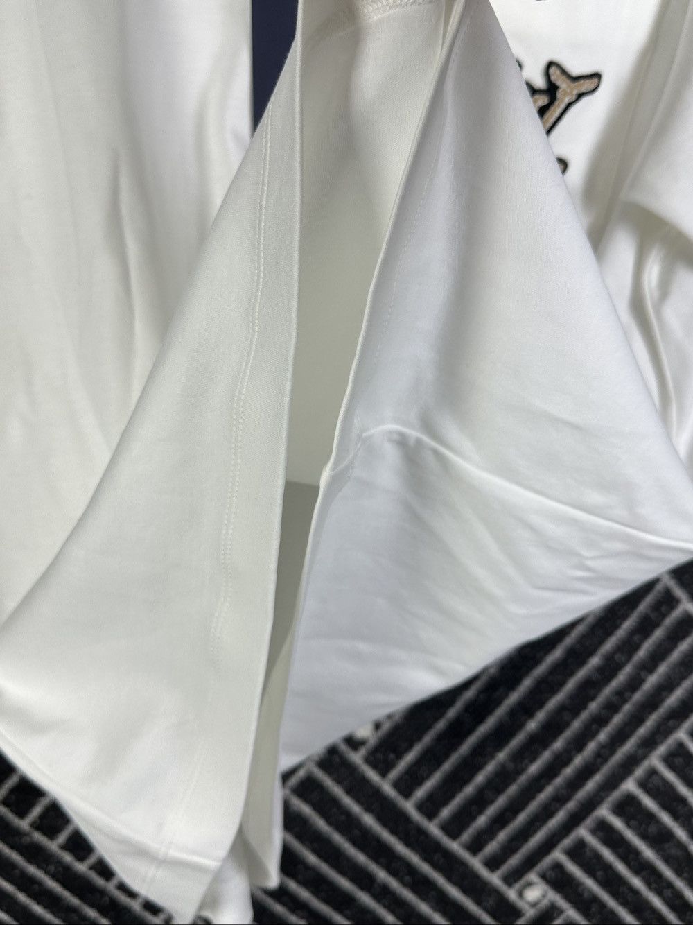 Louis Vuitton Louis Vuitton Logo Embroidery T-Shirt Size M Size M / US 6-8 / IT 42-44 - 6 Thumbnail