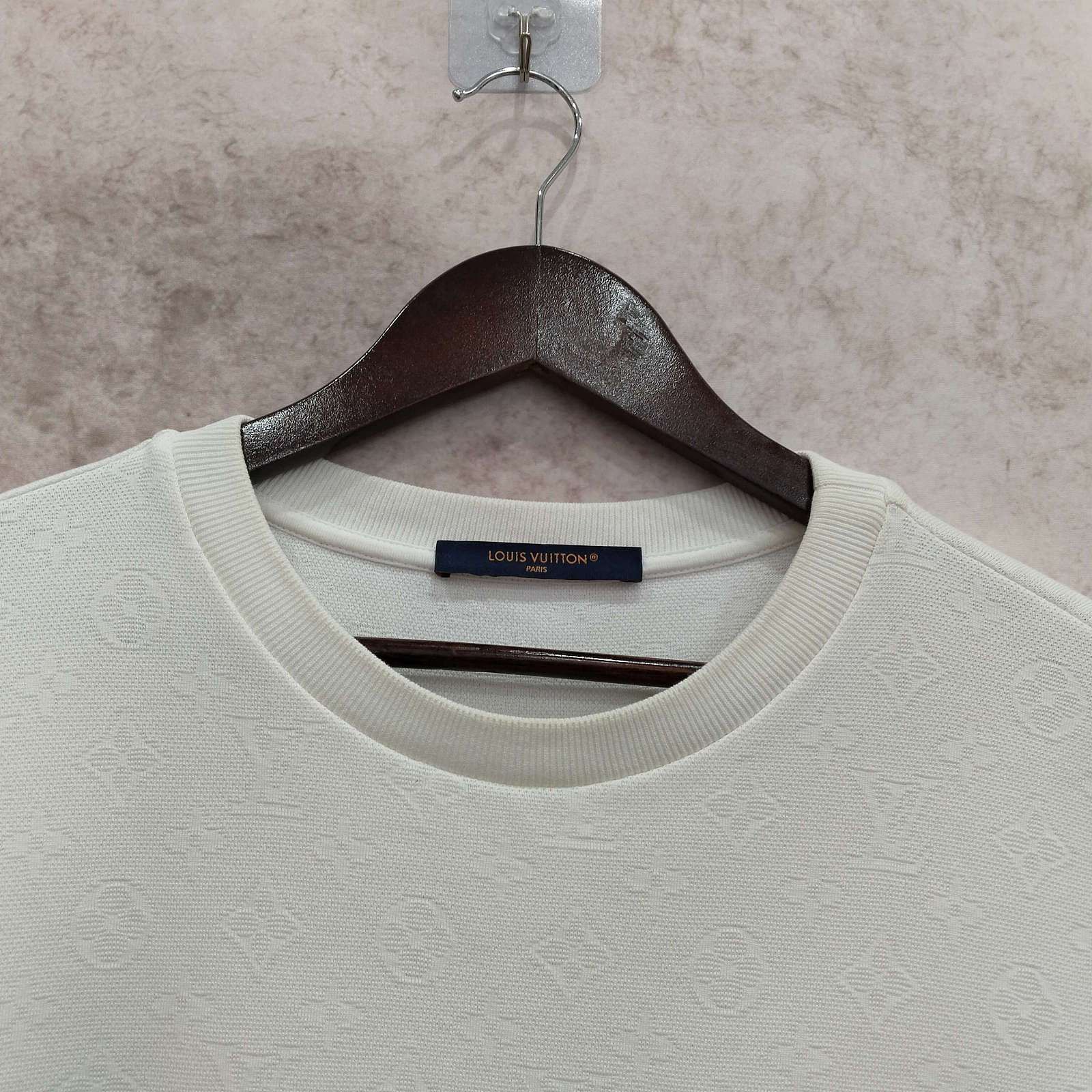 Louis Vuitton Louis Vuitton Monogram Pocket T-Shirt White Size S Size US S / EU 44-46 / 1 - 6 Thumbnail