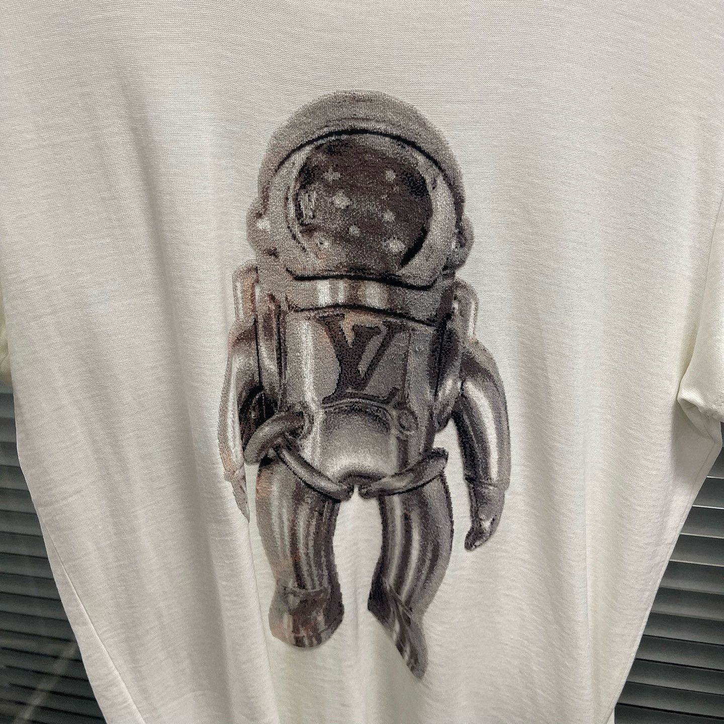 Louis Vuitton Louis Vuitton Astronaut Graphic T-Shirt White Size XS Size US XS / EU 42 / 0 - 6 Thumbnail