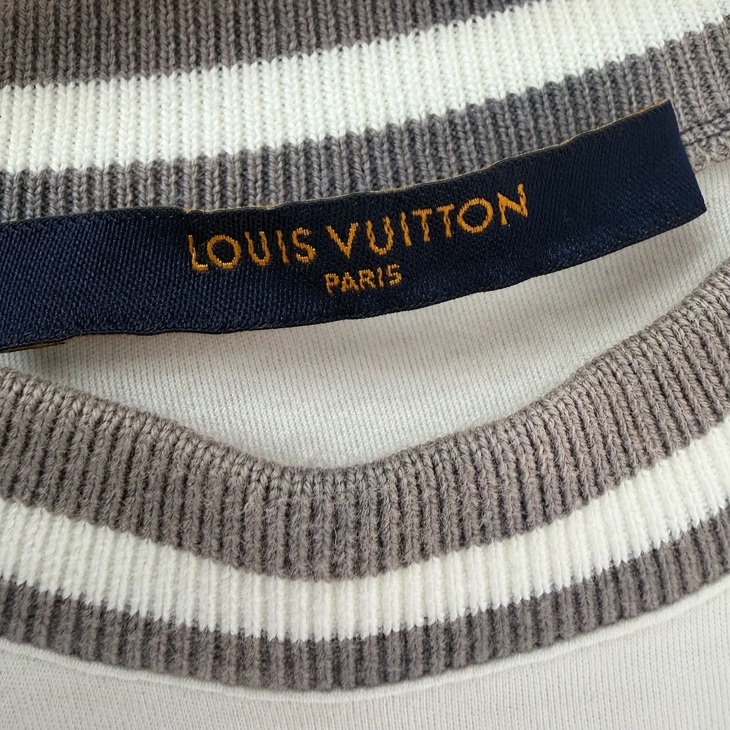 Louis Vuitton Louis Vuitton Embroidered Logo T-Shirt Size S Size US S / EU 44-46 / 1 - 3 Thumbnail