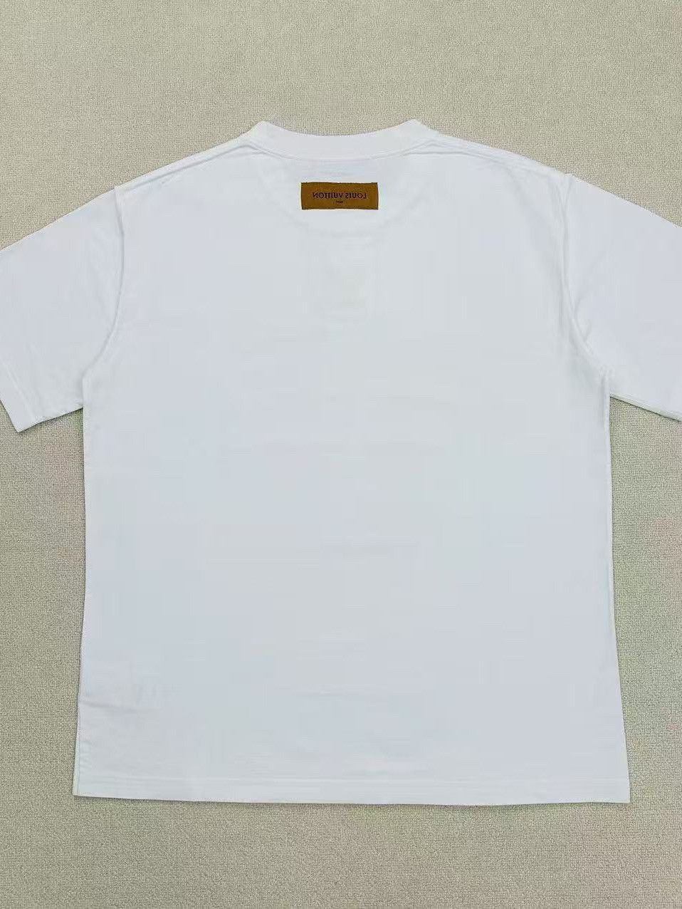 Louis Vuitton Louis Vuitton Debossed Logo T-Shirt Size M Size US M / EU 48-50 / 2 - 2 Thumbnail