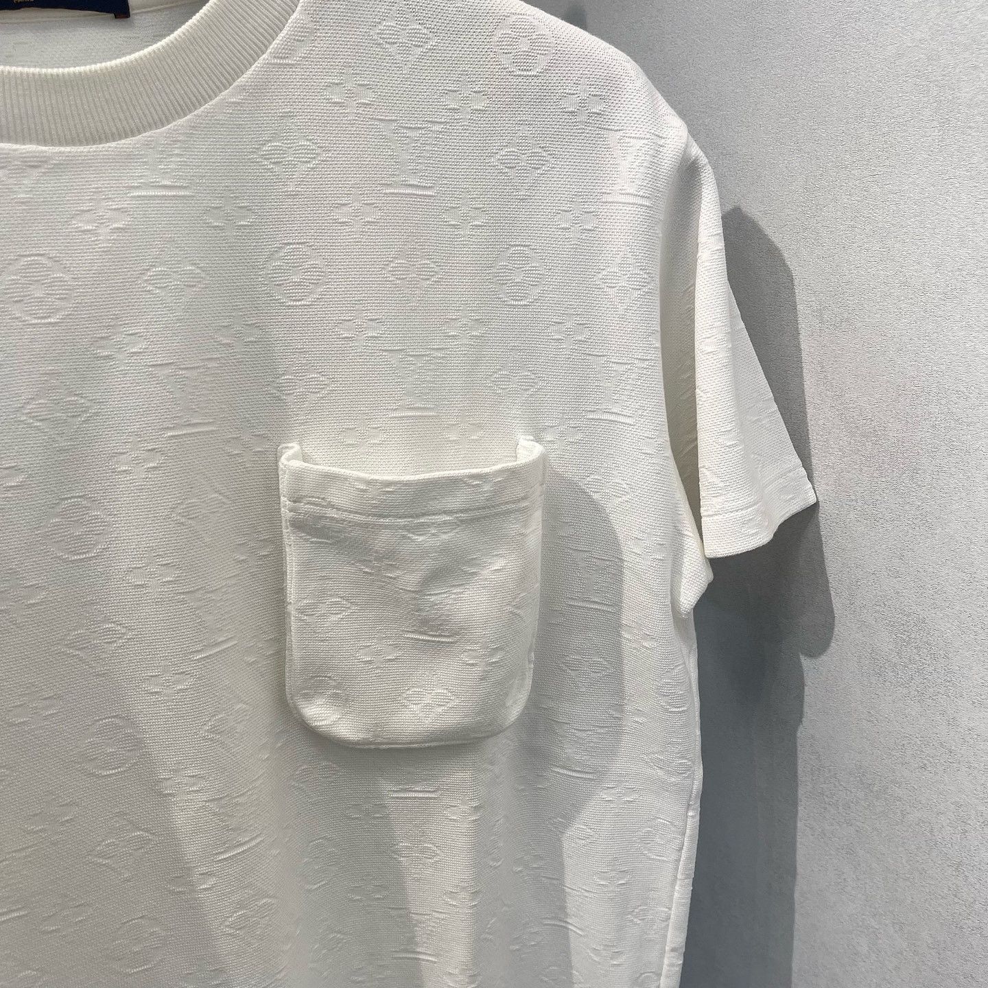 Louis Vuitton Louis Vuitton Monogram Pocket T-Shirt Size S Size US S / EU 44-46 / 1 - 6 Thumbnail