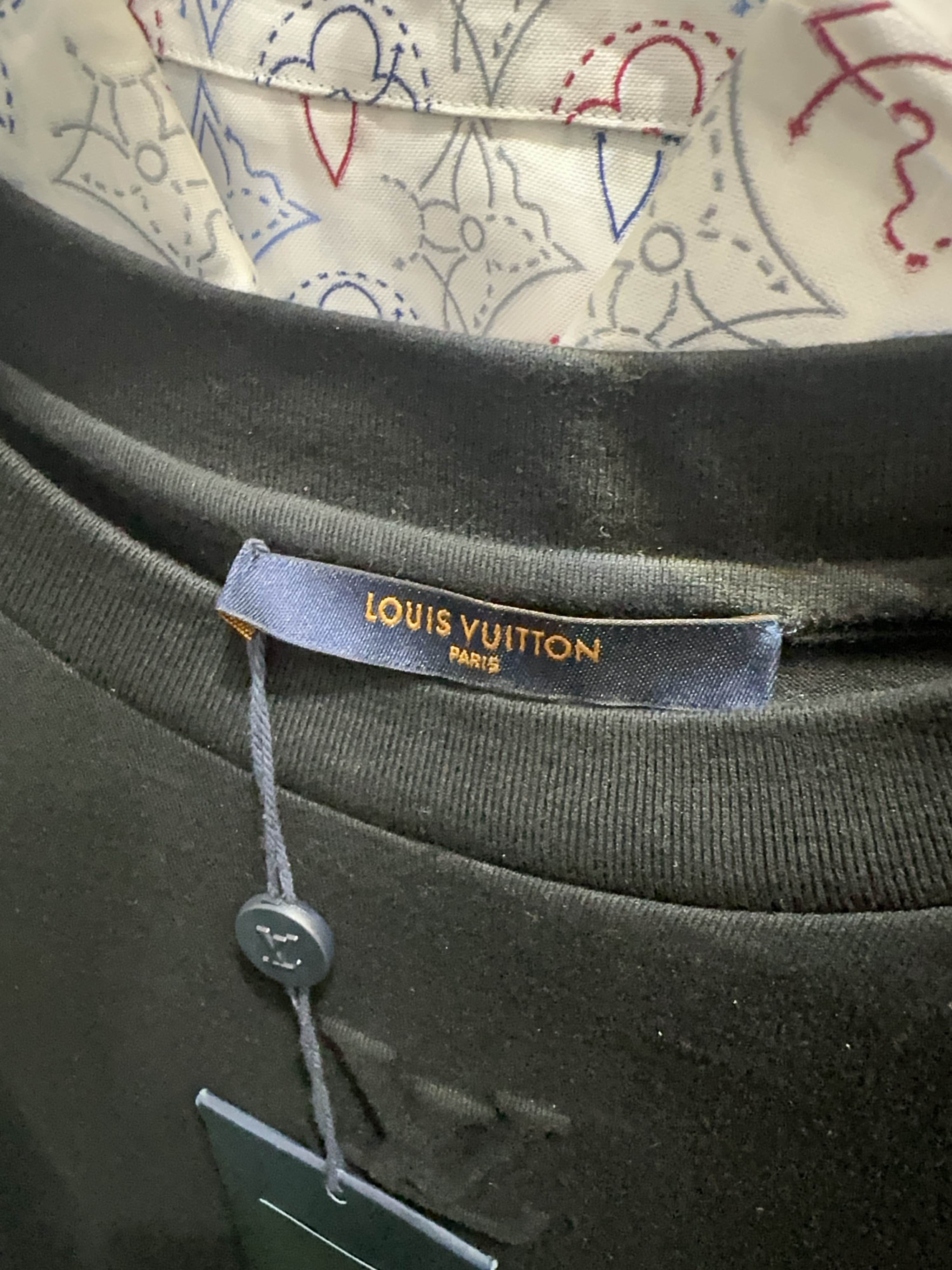 Louis Vuitton Louis Vuitton Embossed Logo T-Shirt Size M Size US M / EU 48-50 / 2 - 3 Thumbnail