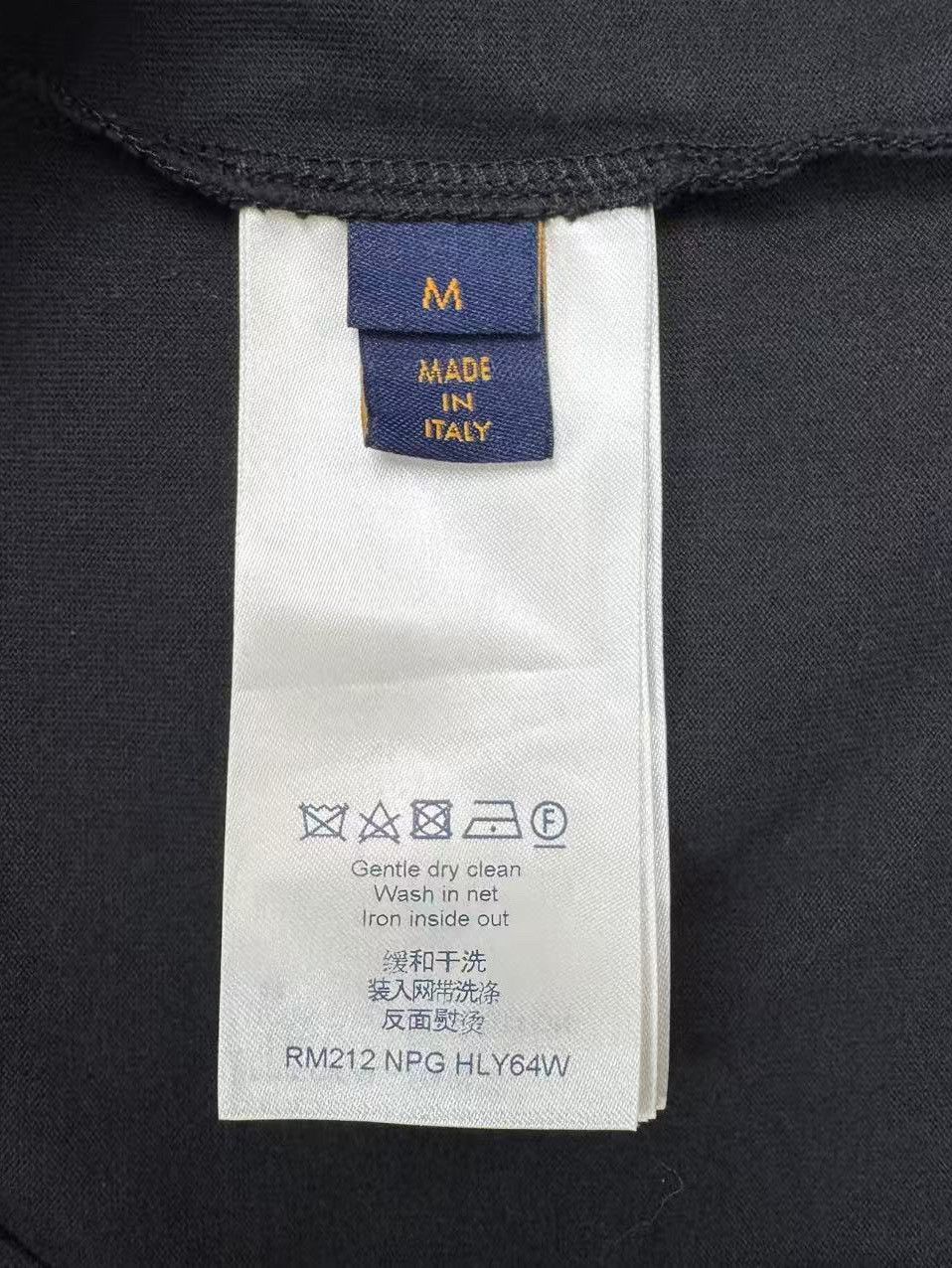 Louis Vuitton Louis Vuitton Embossed Logo T-Shirt Size M Size US M / EU 48-50 / 2 - 4 Thumbnail