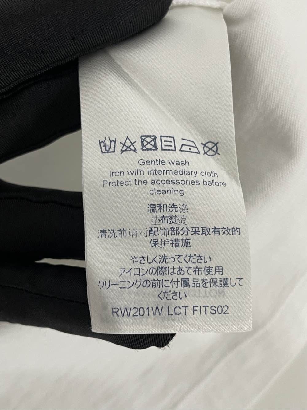 Louis Vuitton Louis Vuitton Chain Detail Logo T-Shirt Size XS Size XS / US 0-2 / IT 36-38 - 4 Thumbnail