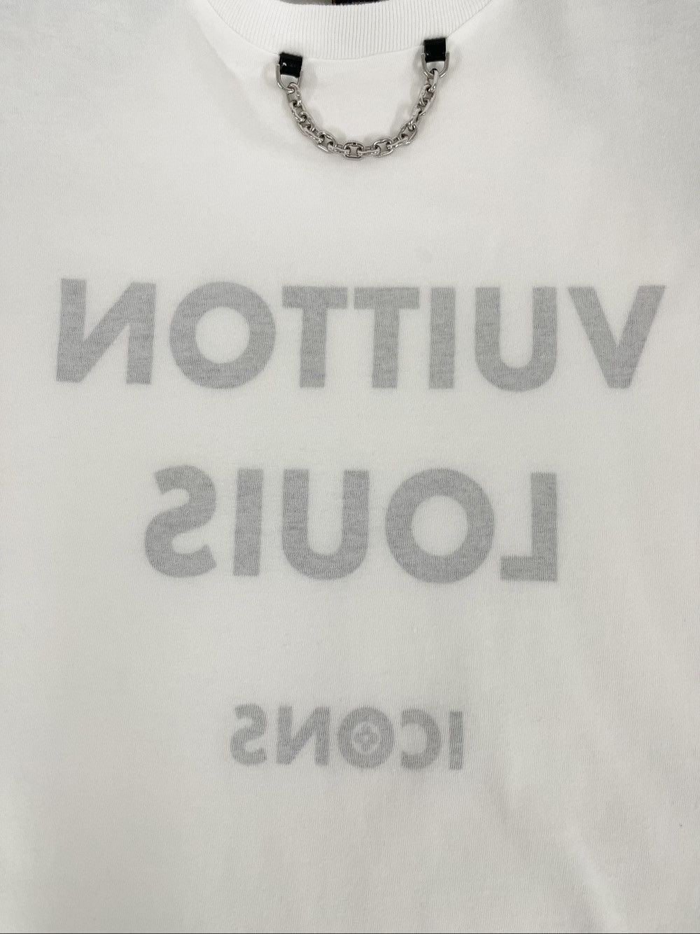 Louis Vuitton Louis Vuitton Chain Detail Logo T-Shirt Size XS Size XS / US 0-2 / IT 36-38 - 6 Thumbnail