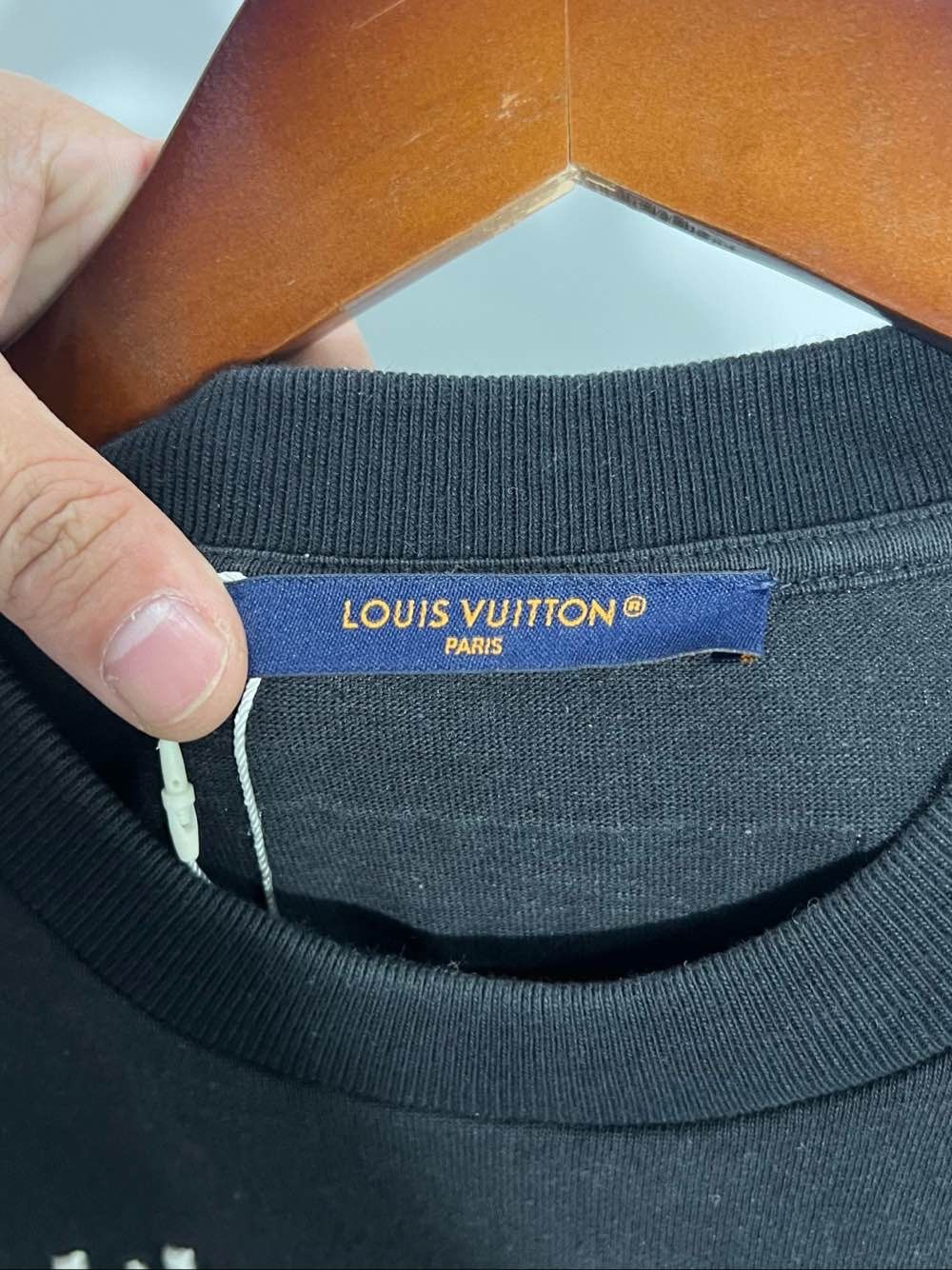 Louis Vuitton Louis Vuitton Beaded Logo T-Shirt Size M Size US M / EU 48-50 / 2 - 3 Thumbnail