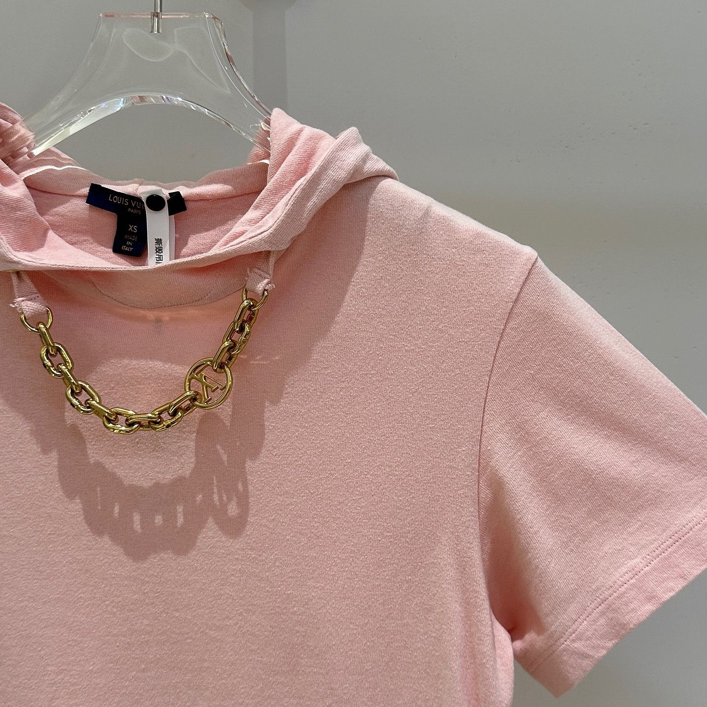 Louis Vuitton Louis Vuitton Pink Chain Hooded T-Shirt Size XS Size XS / US 0-2 / IT 36-38 - 7 Thumbnail